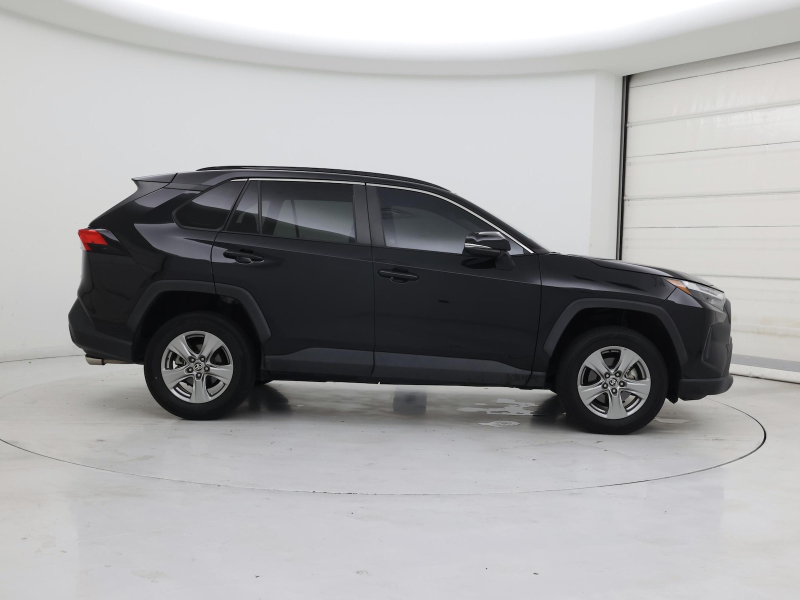 2023 Toyota RAV4 XLE - Photo 8