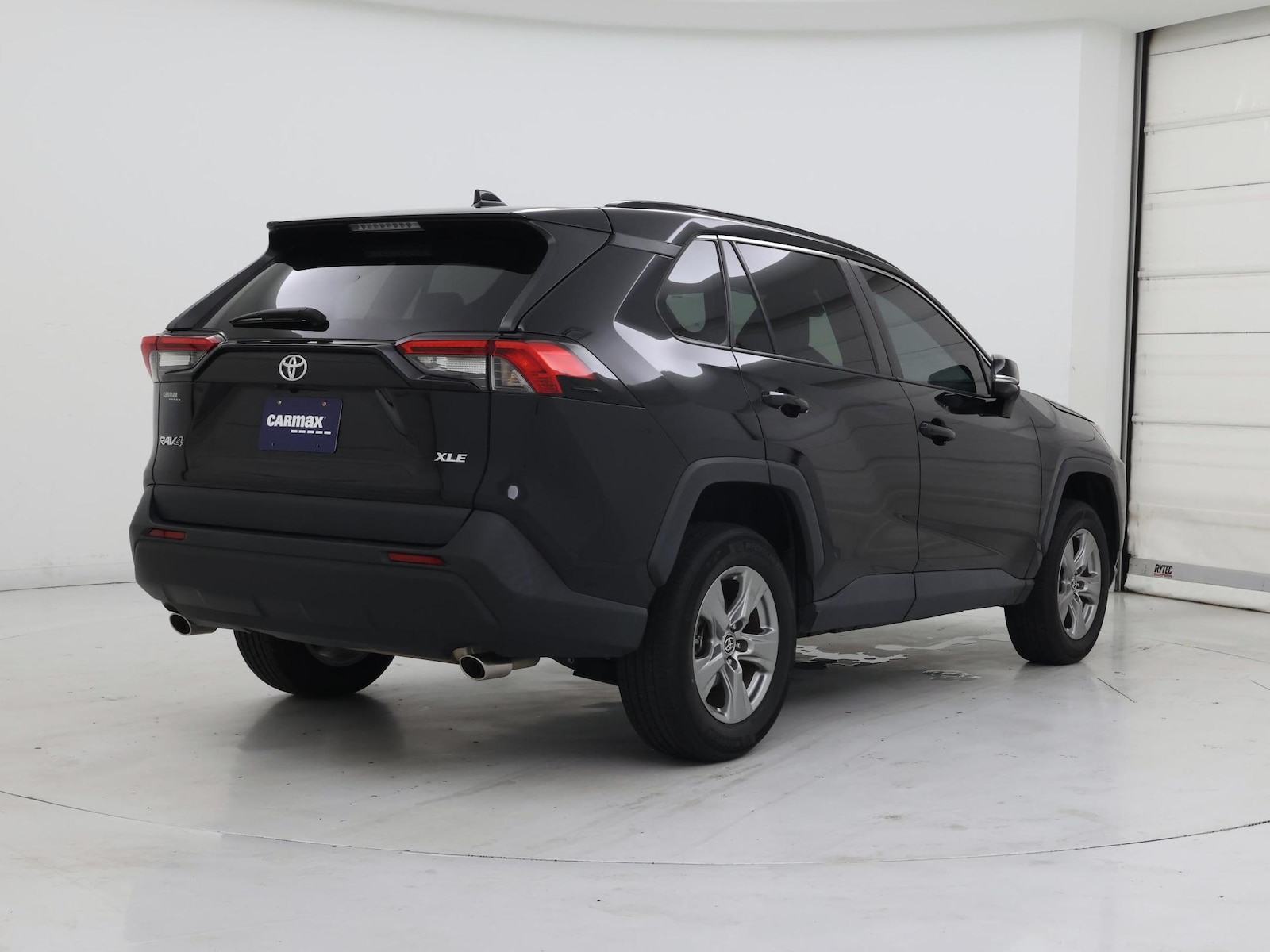 2023 Toyota RAV4 XLE - Photo 9