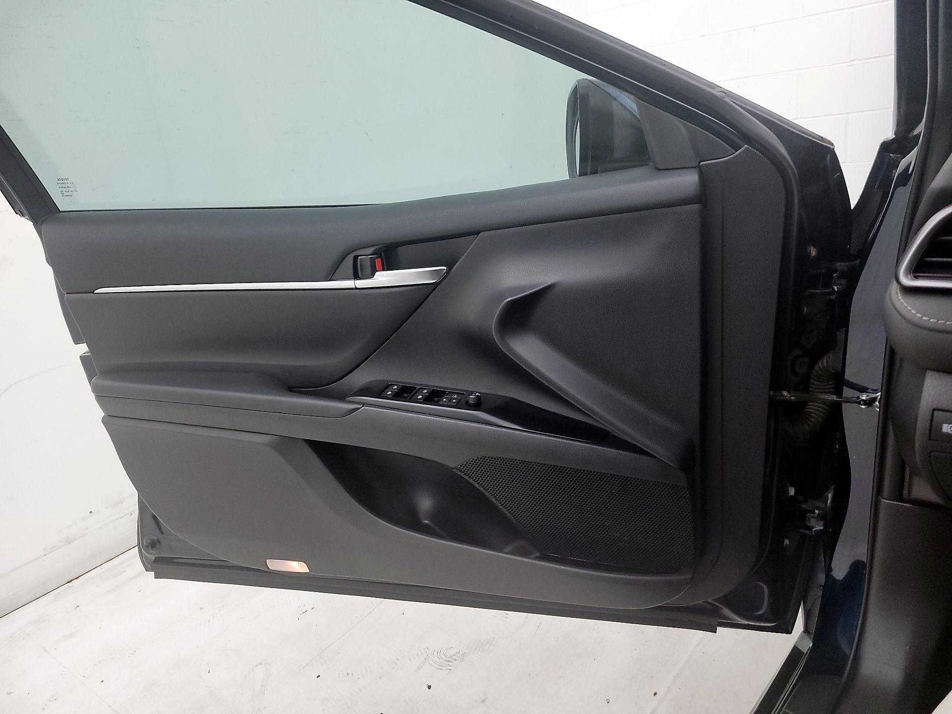 Thumbnail: 2019 Toyota Camry - 12