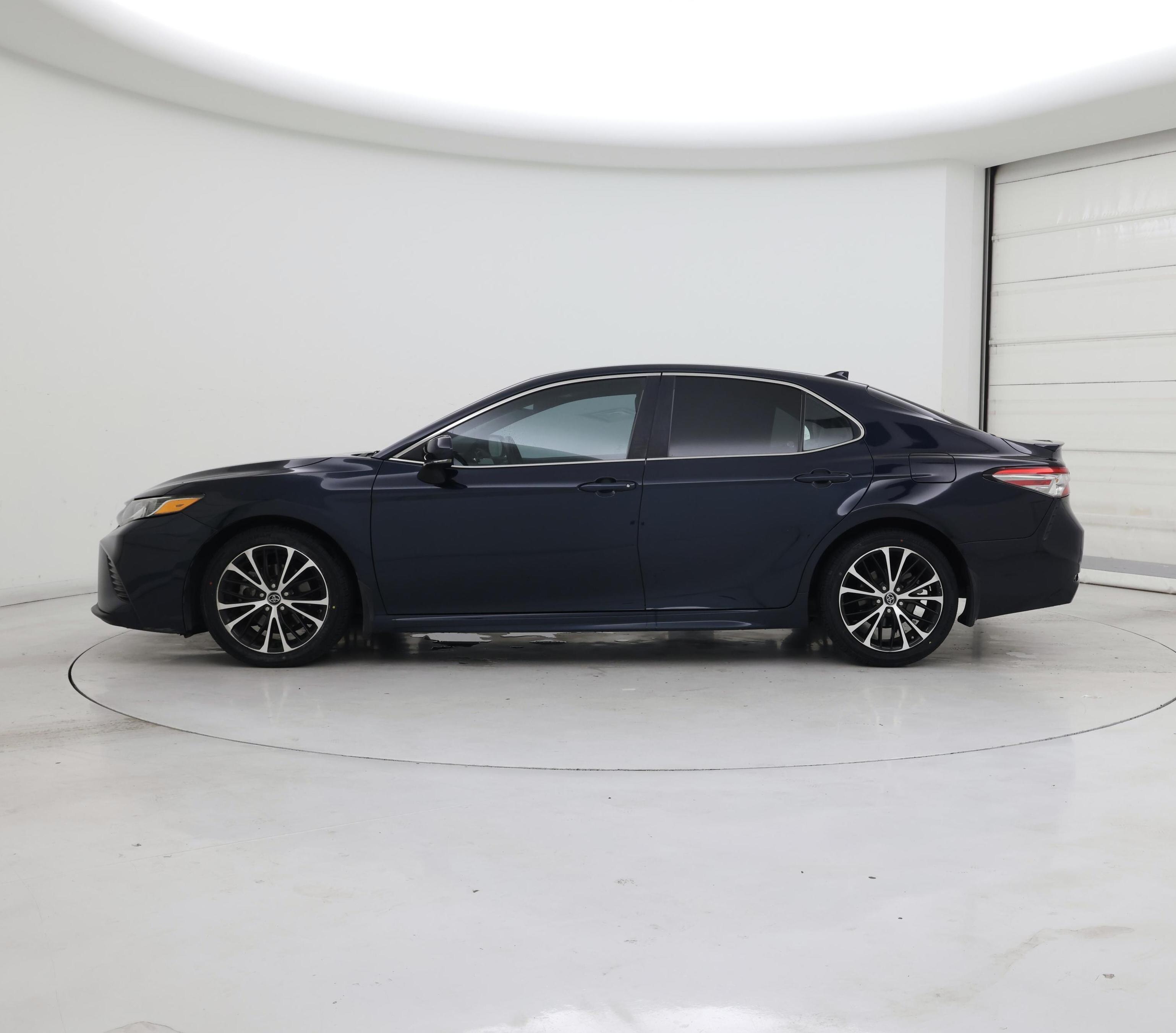 Thumbnail: 2019 Toyota Camry - 3