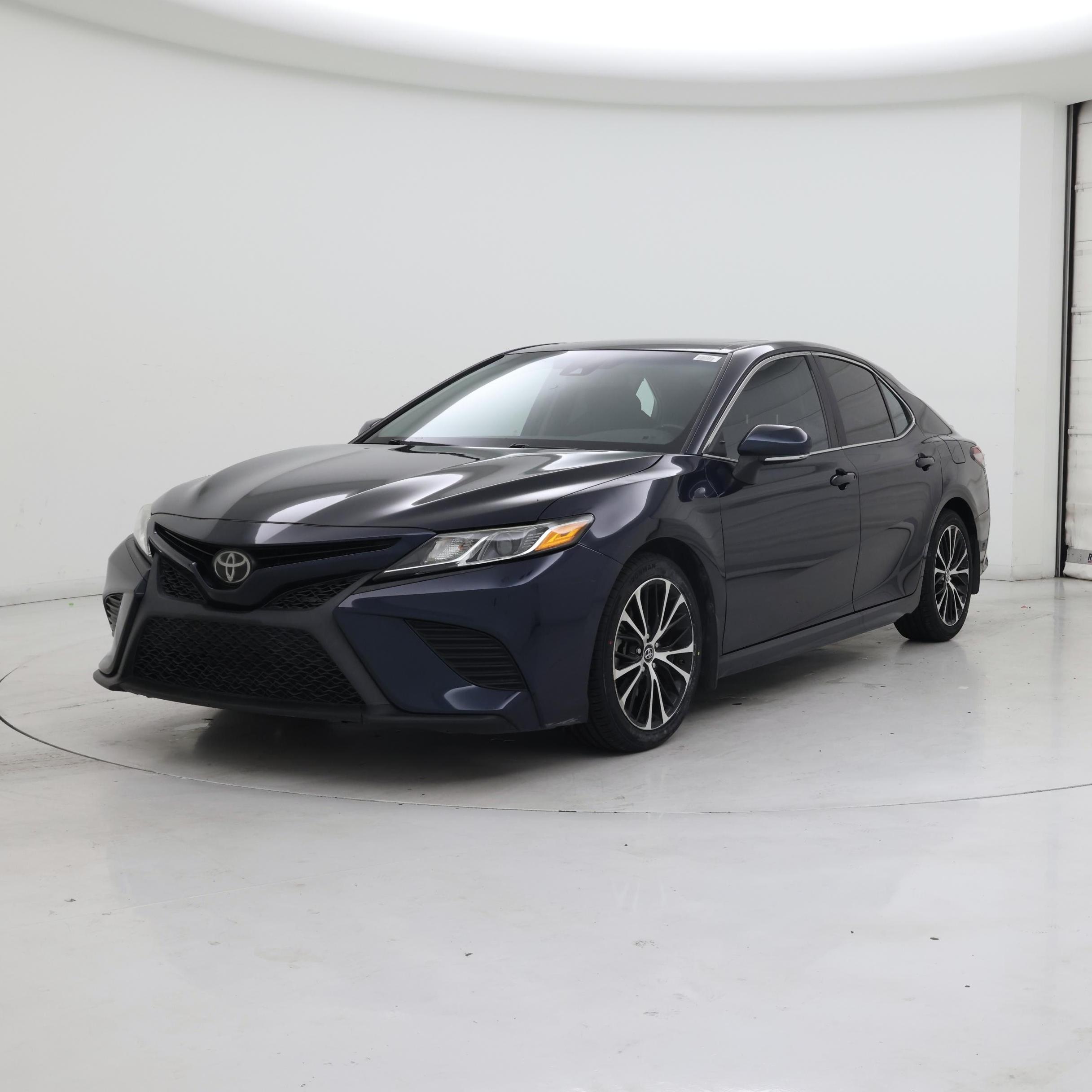 Thumbnail: 2019 Toyota Camry - 4