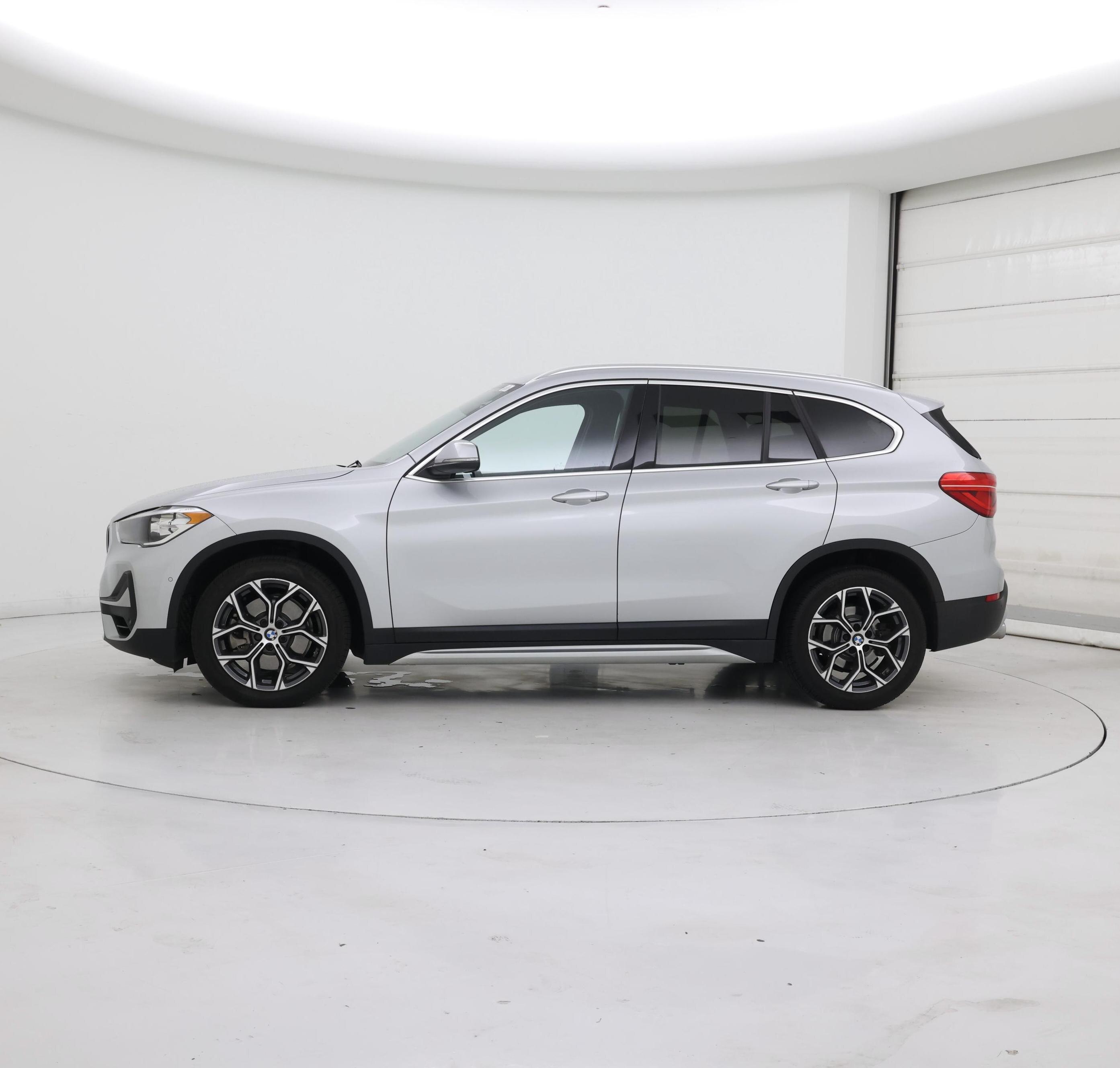 Thumbnail: 2021 BMW X1 - 3