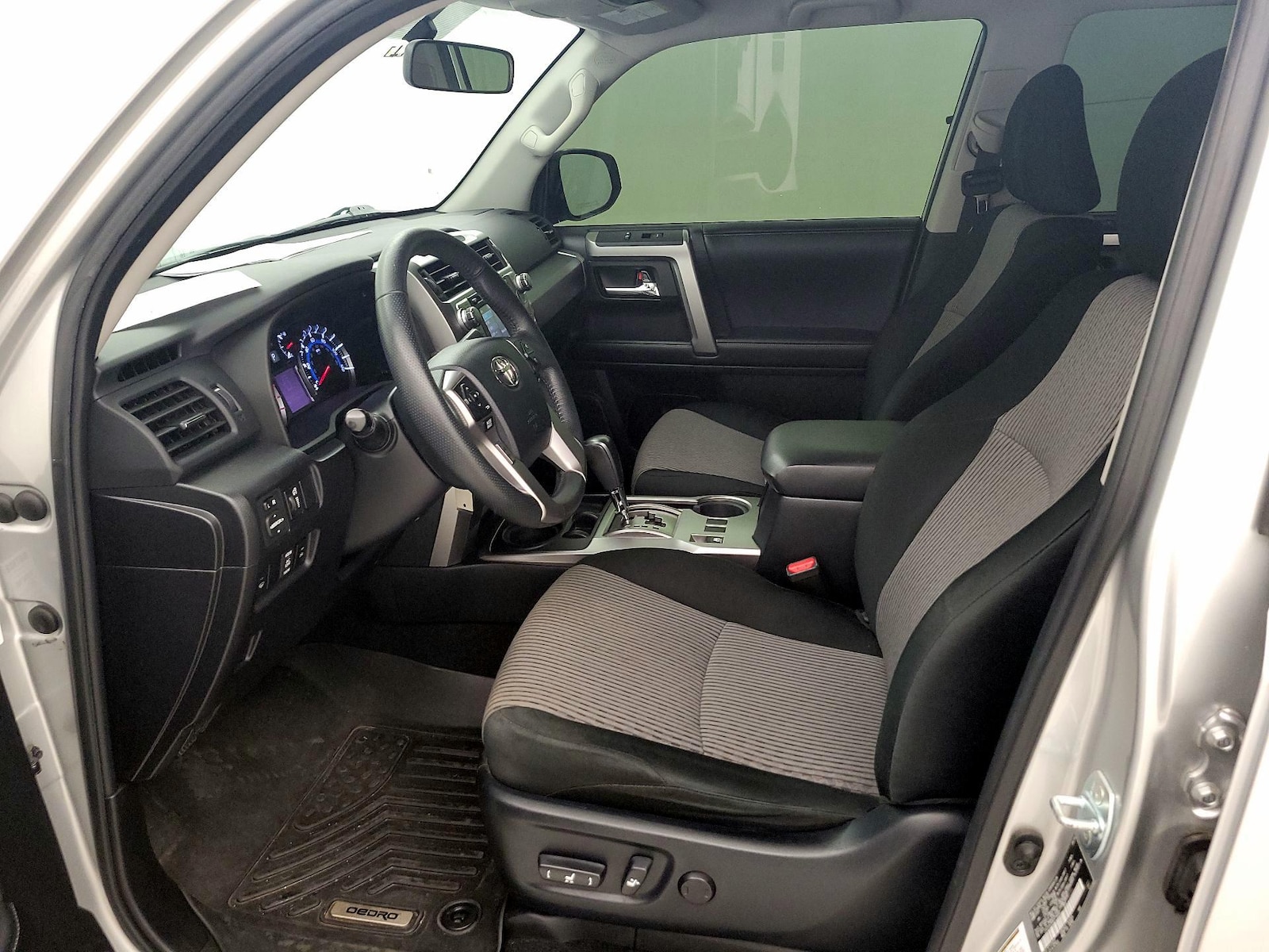 Power Seat(s) & Side Airbags