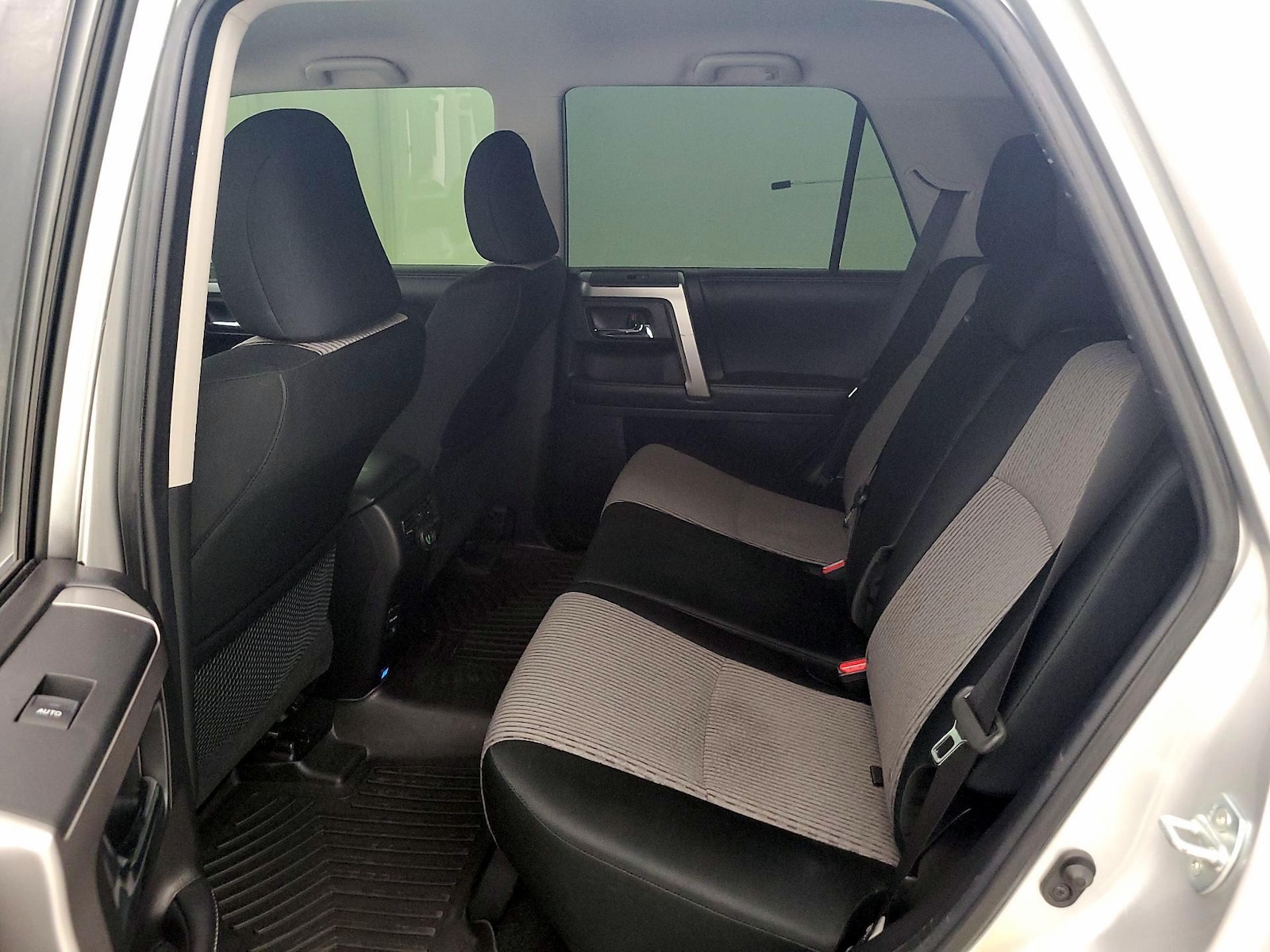 2019 Toyota 4Runner SR5 - Photo 20