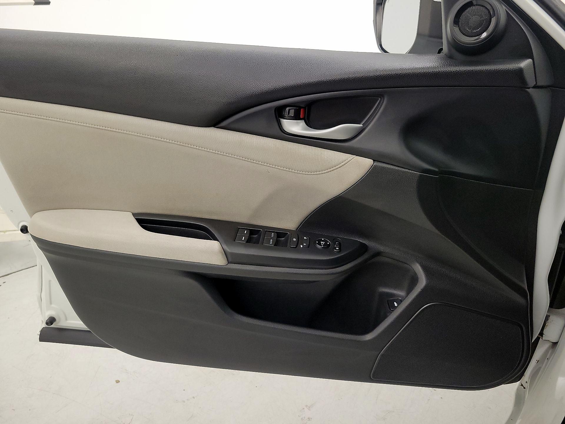 Thumbnail: 2021 Honda Insight - 12