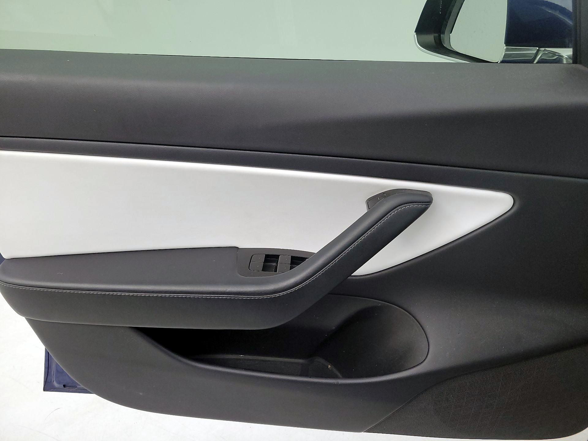 Thumbnail: 2020 Tesla Model 3 - 12