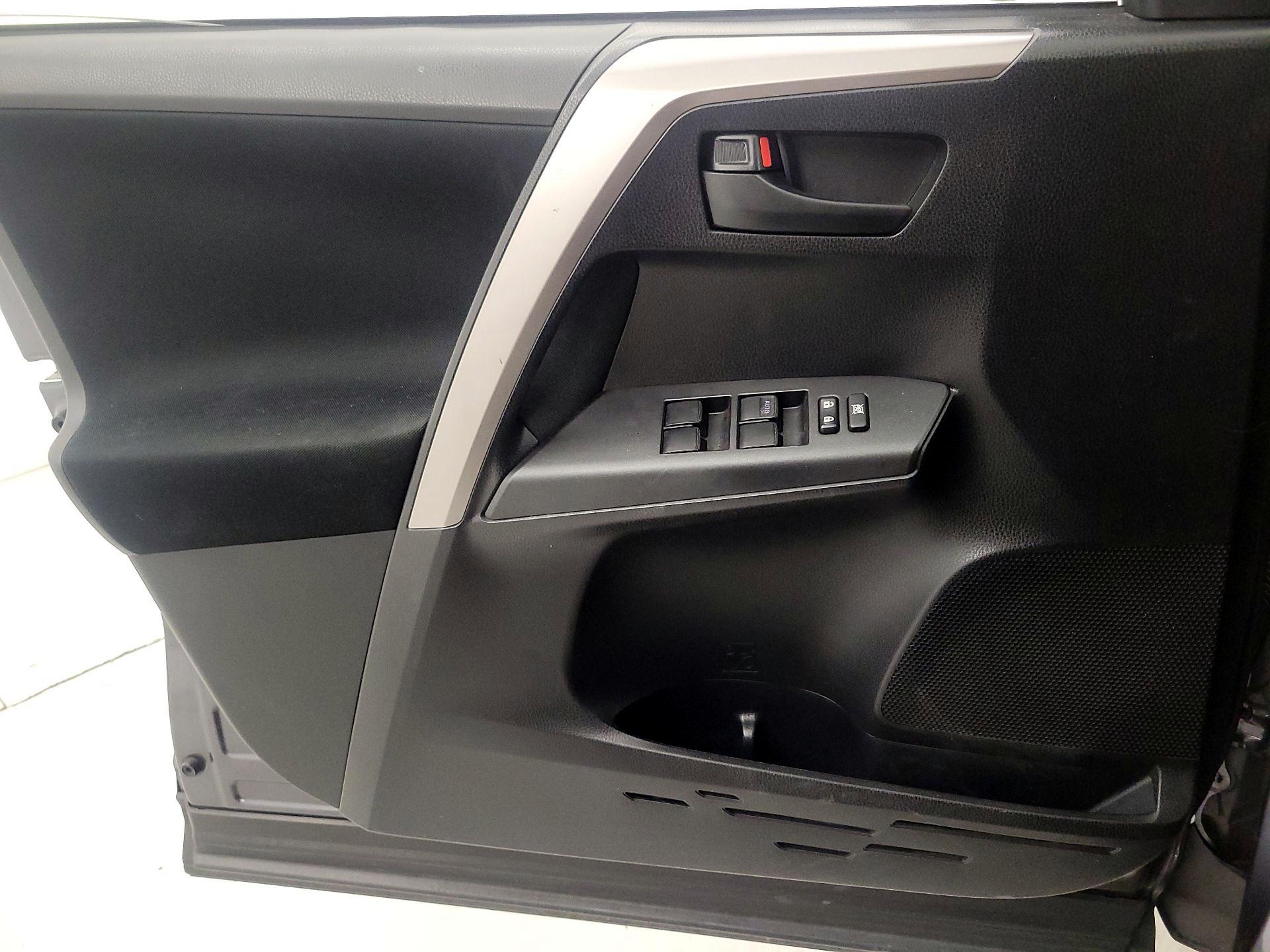 Thumbnail: 2017 Toyota RAV4 - 12