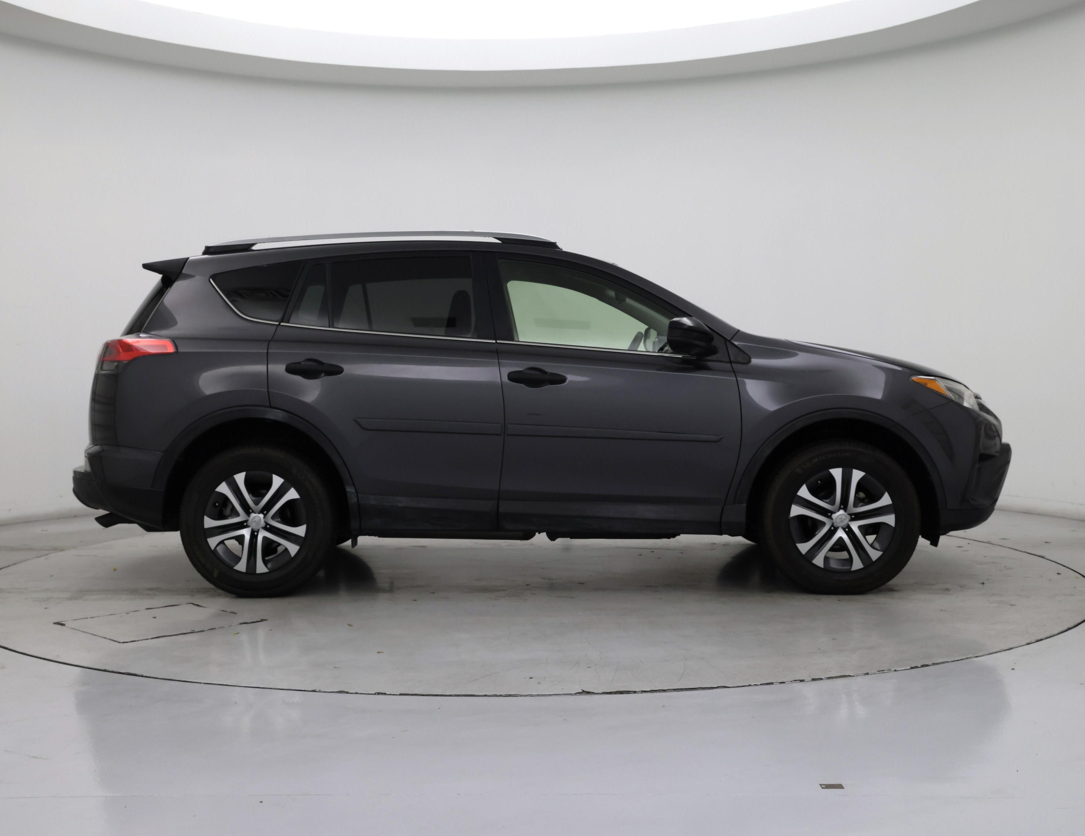 Thumbnail: 2017 Toyota RAV4 - 7