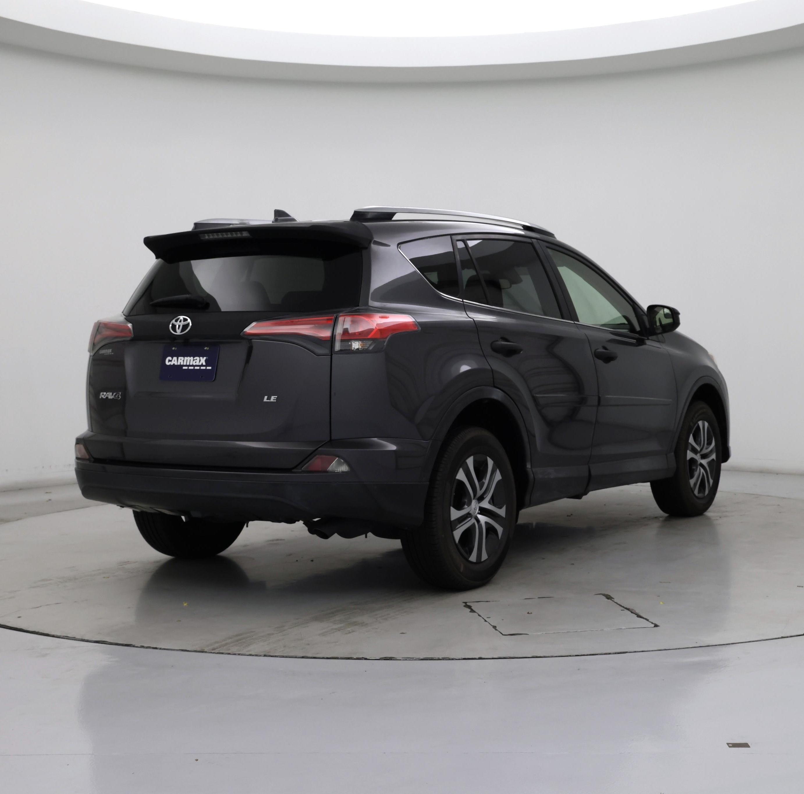 Thumbnail: 2017 Toyota RAV4 - 8