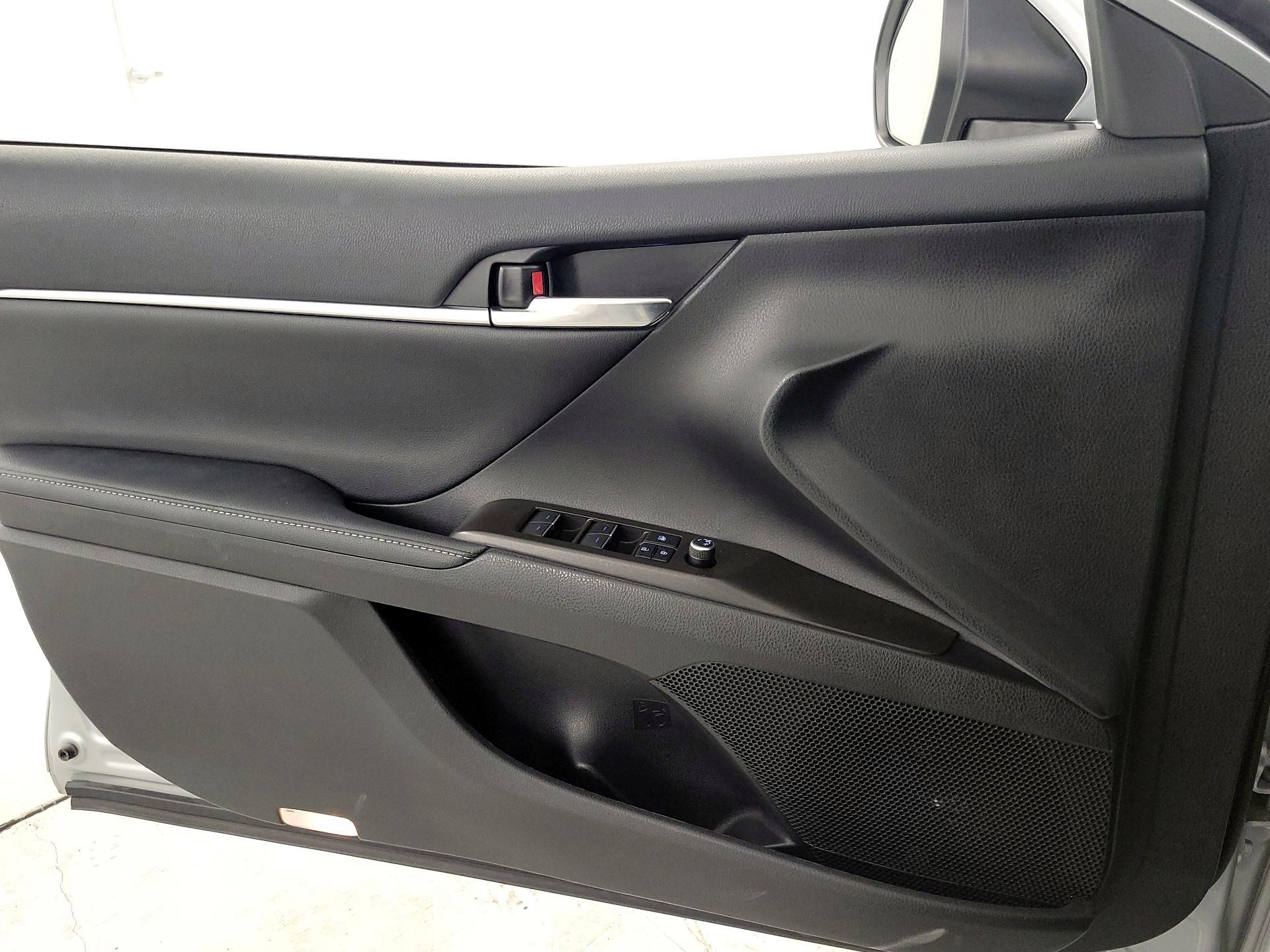 Thumbnail: 2022 Toyota Camry - 12