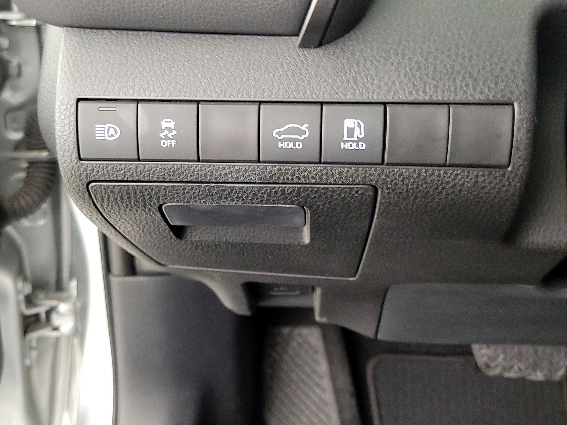 Thumbnail: 2022 Toyota Camry - 13