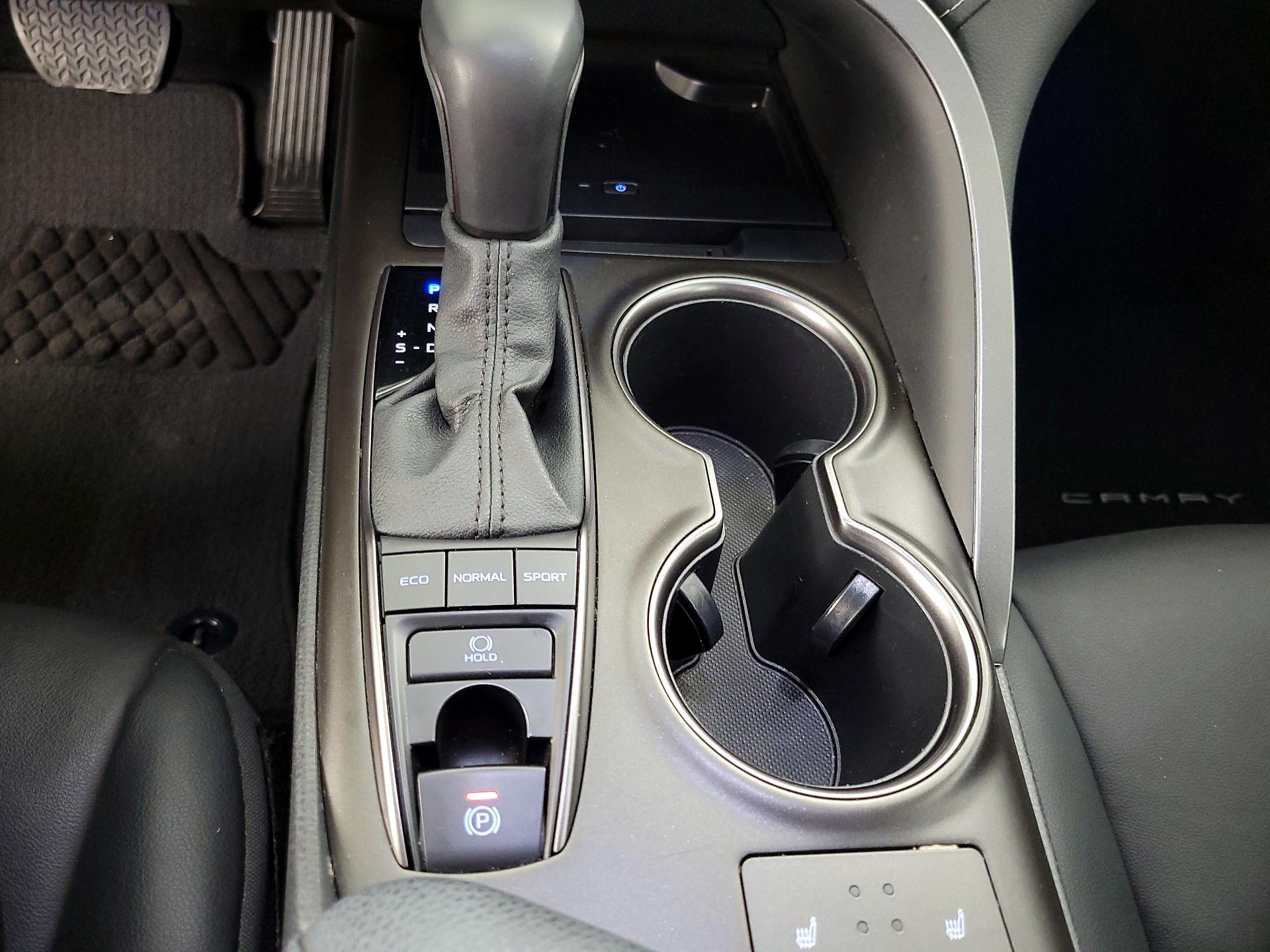 Thumbnail: 2022 Toyota Camry - 17