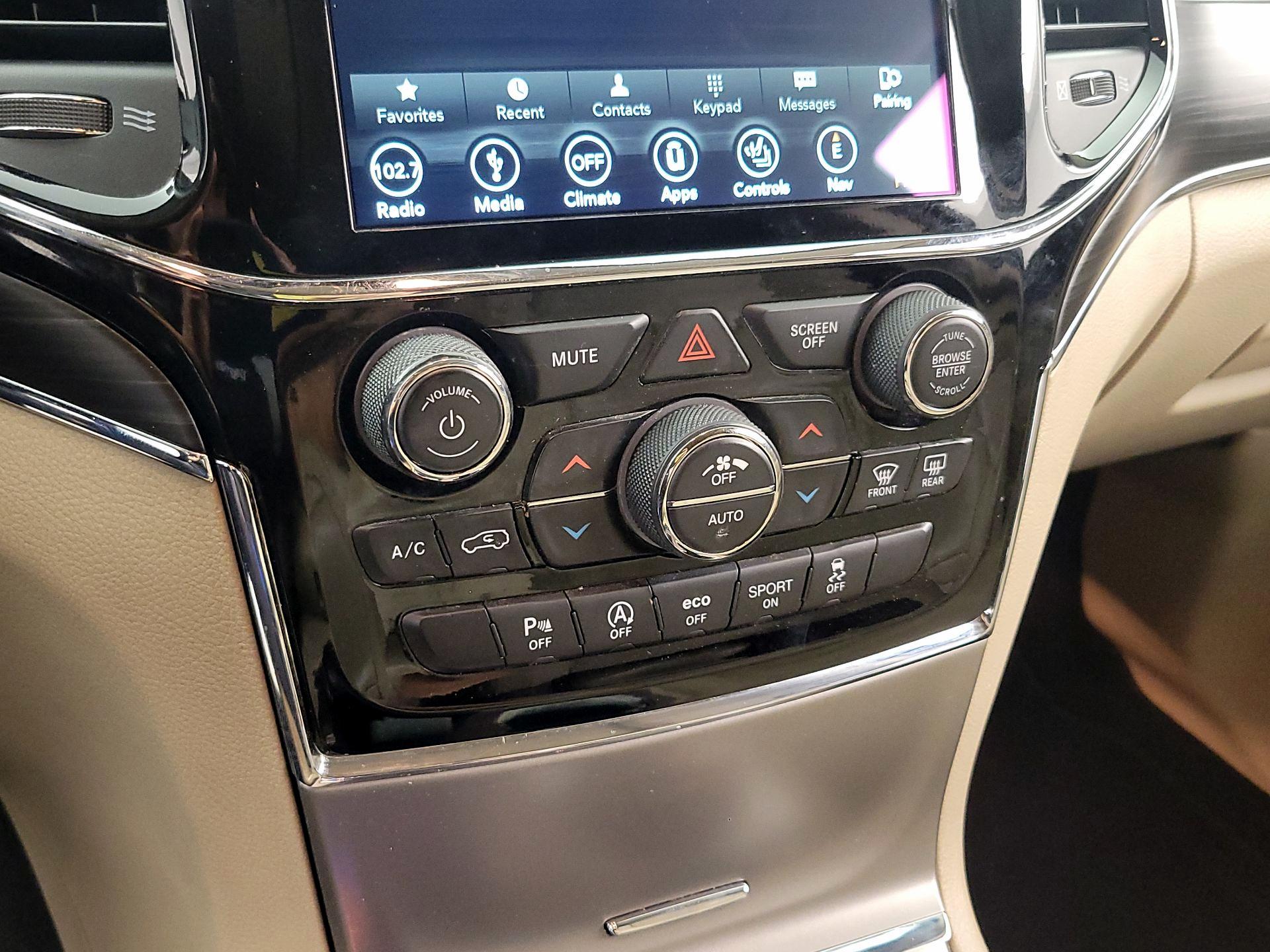 Thumbnail: 2019 Jeep Grand Cherokee - 17