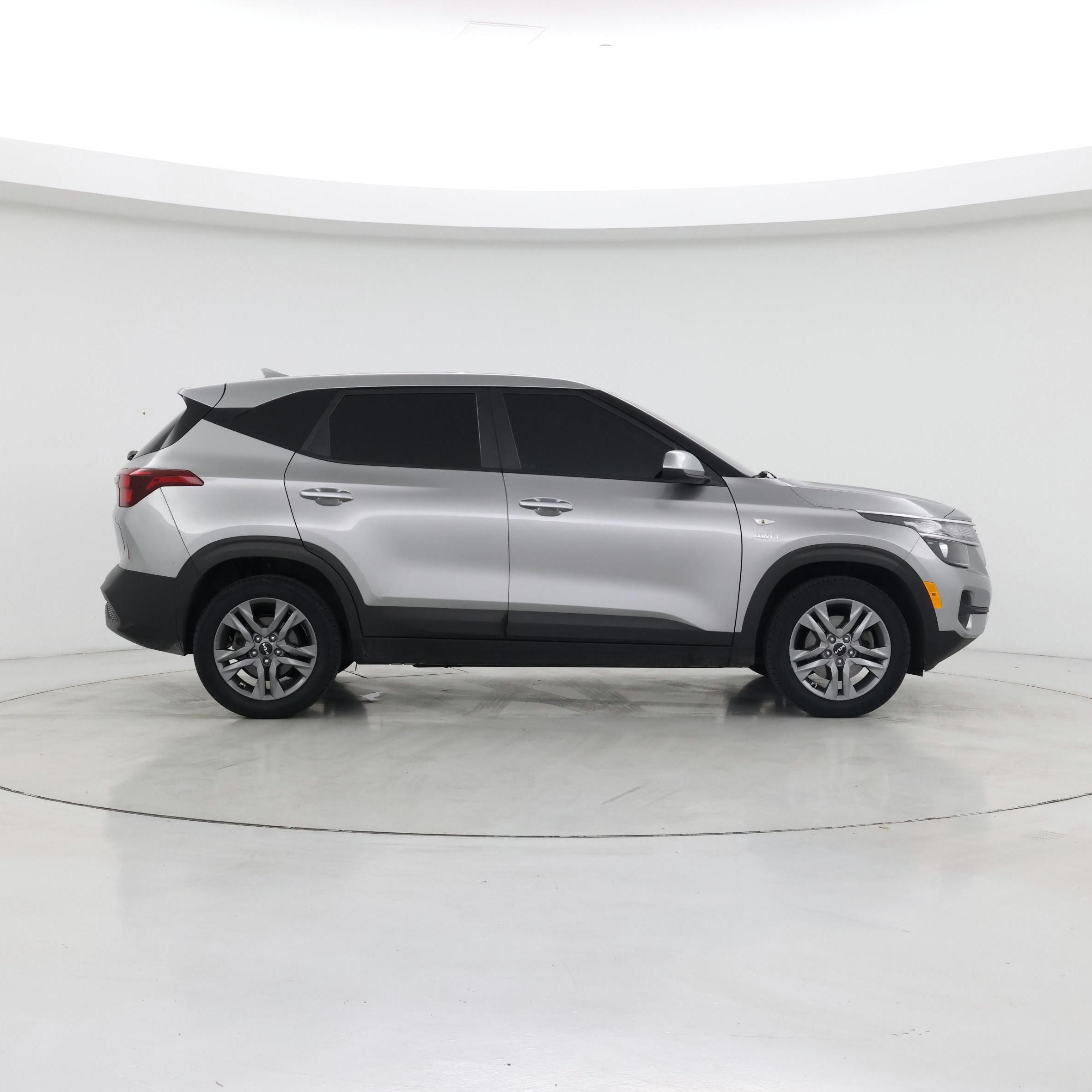 Thumbnail: 2023 Kia Seltos - 7