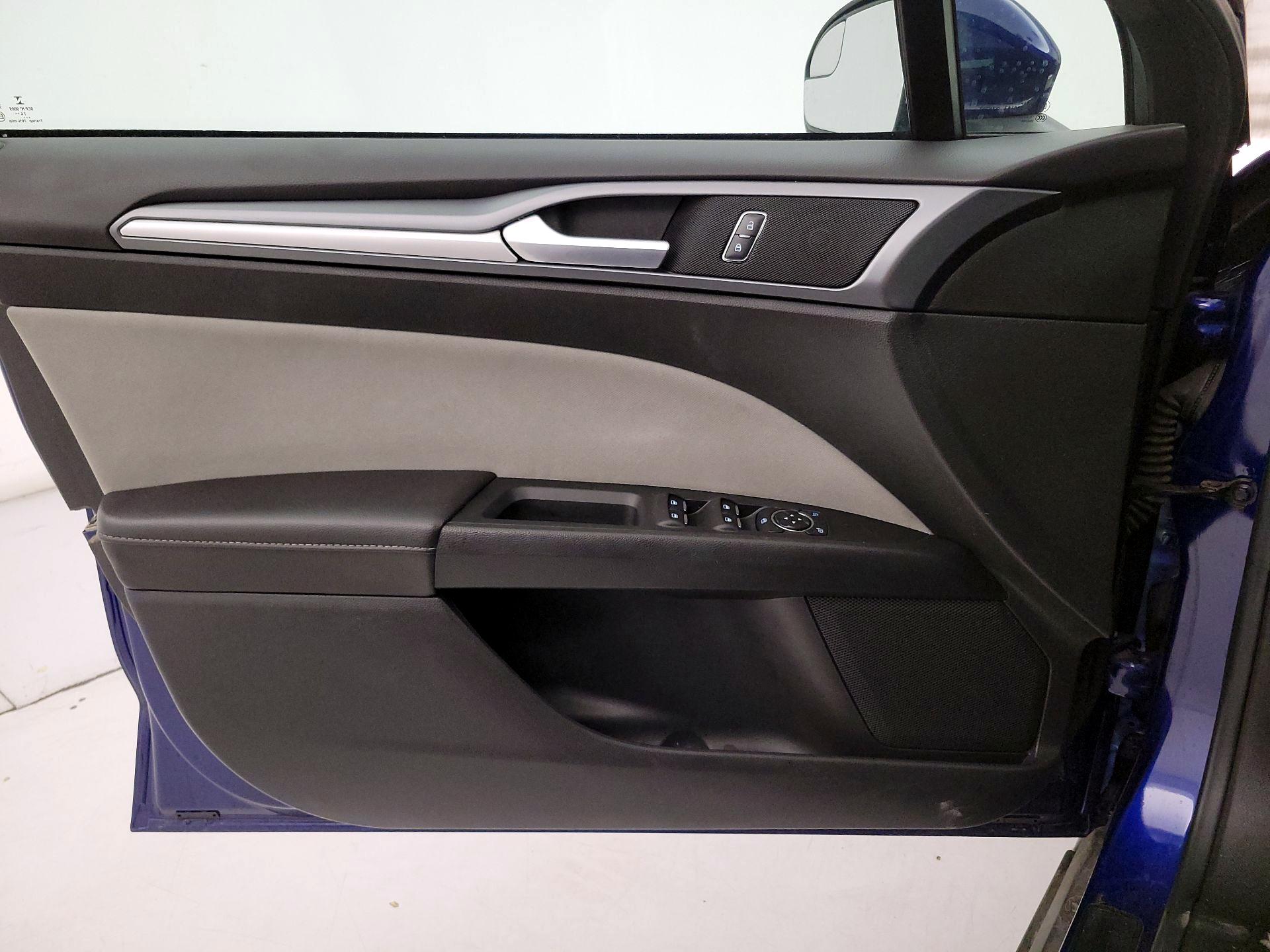 Thumbnail: 2015 Ford Fusion - 12