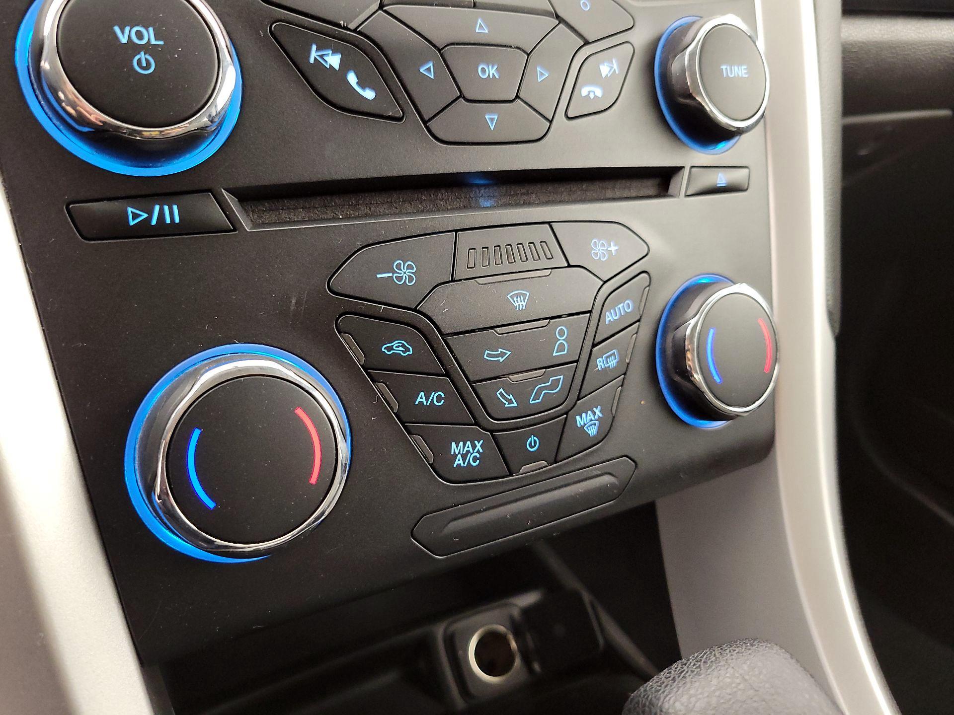 Thumbnail: 2015 Ford Fusion - 16