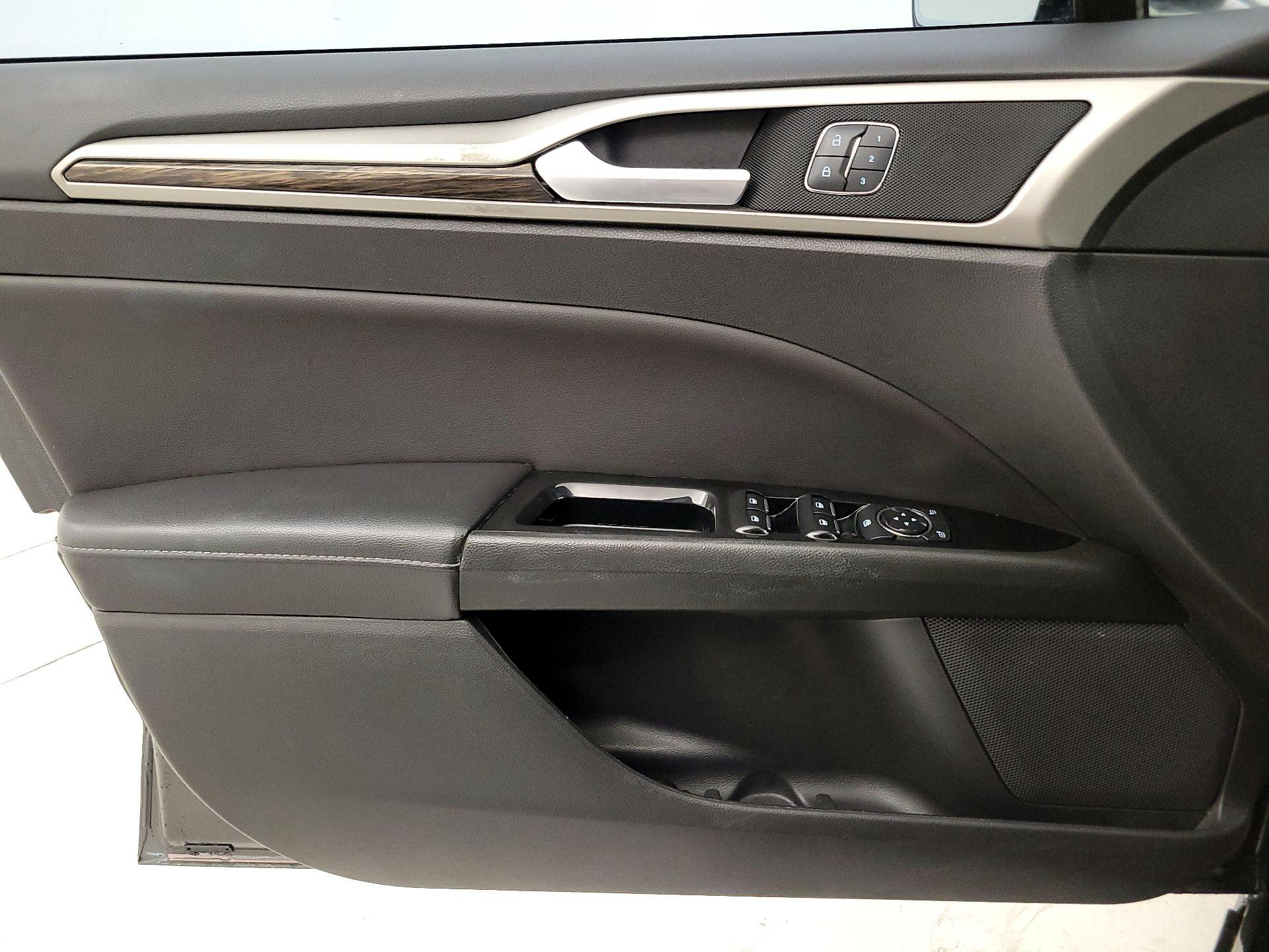 Thumbnail: 2016 Ford Fusion - 12