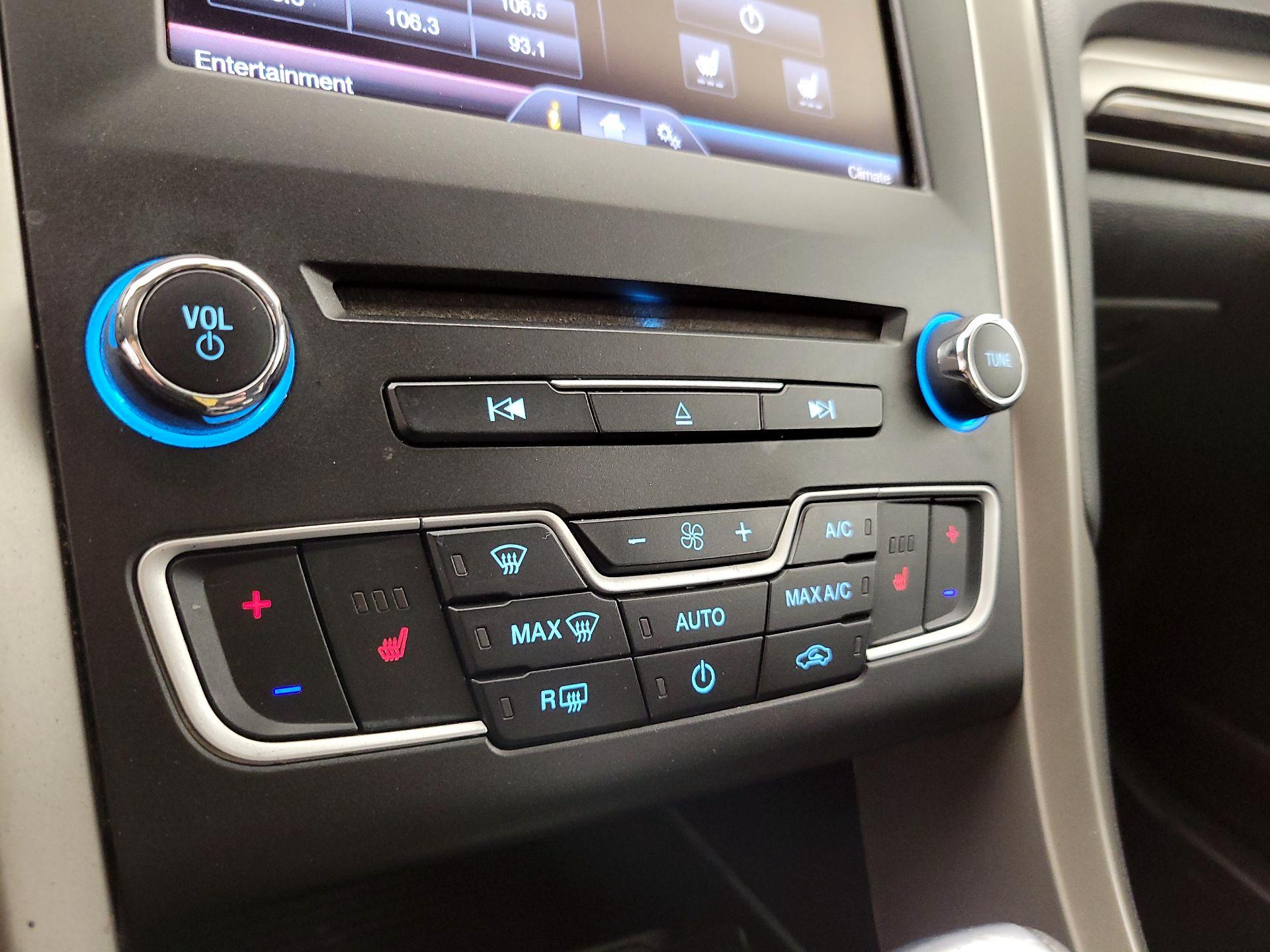 Thumbnail: 2016 Ford Fusion - 17