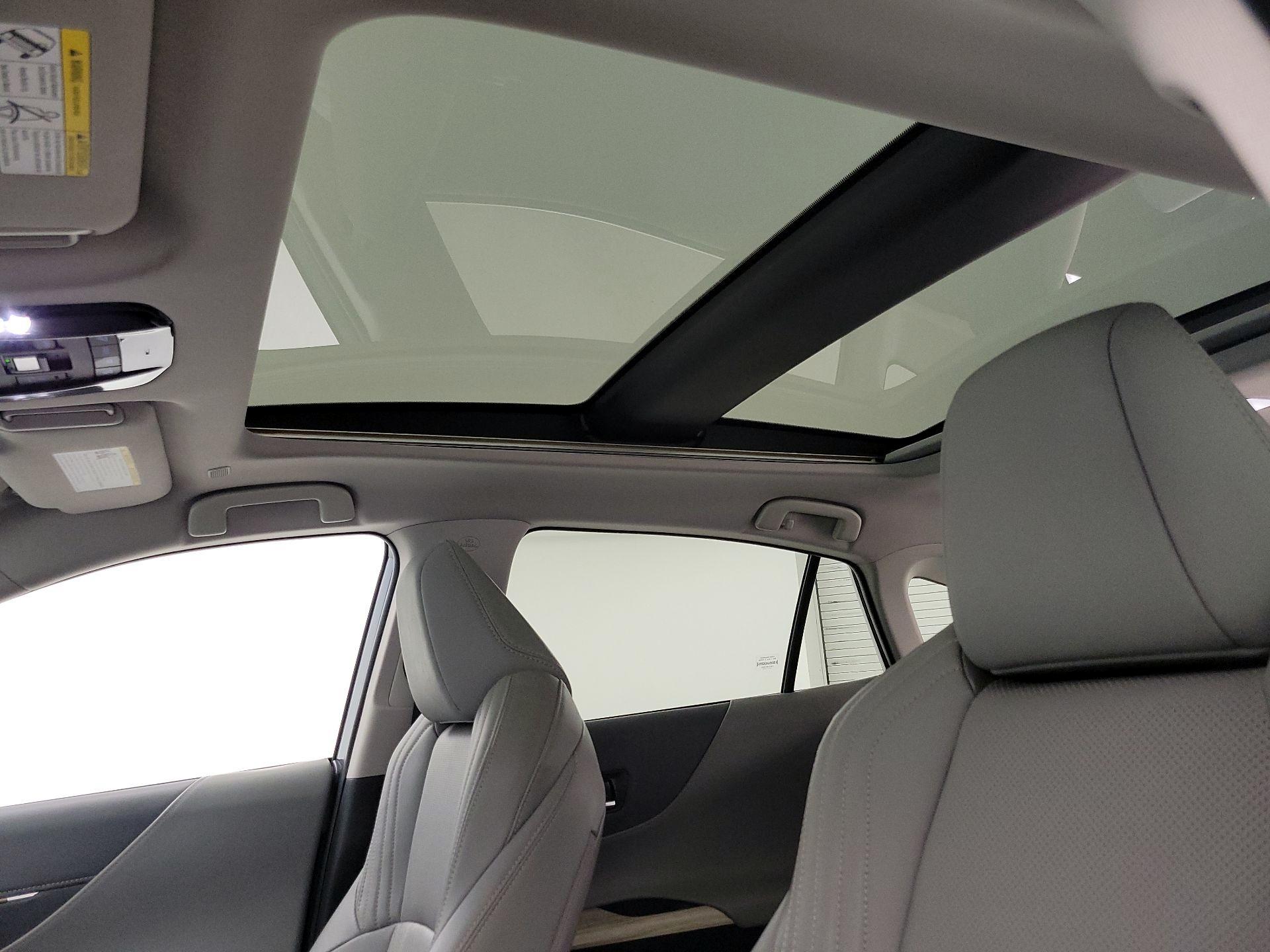 Thumbnail: 2023 Toyota Venza - 19