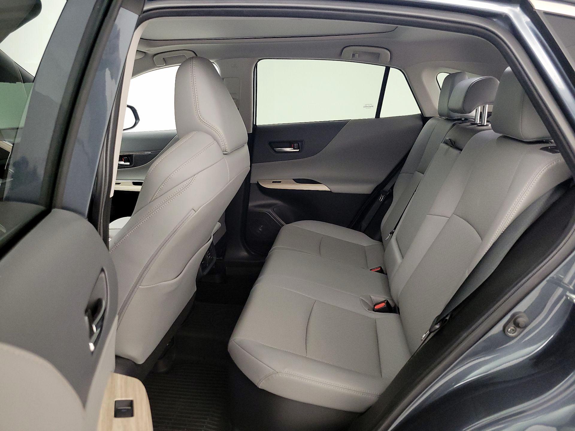 Thumbnail: 2023 Toyota Venza - 20