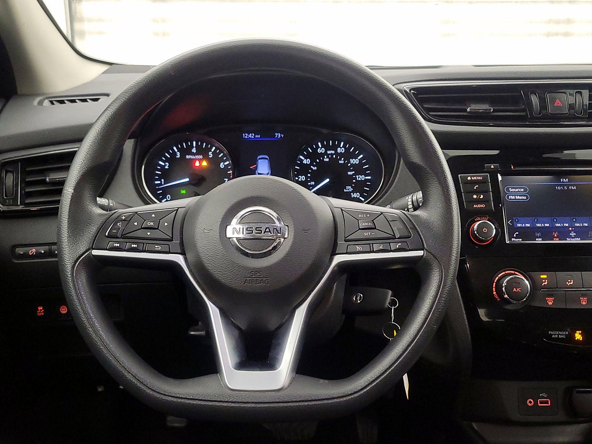 Thumbnail: 2021 Nissan Rogue Sport - 10