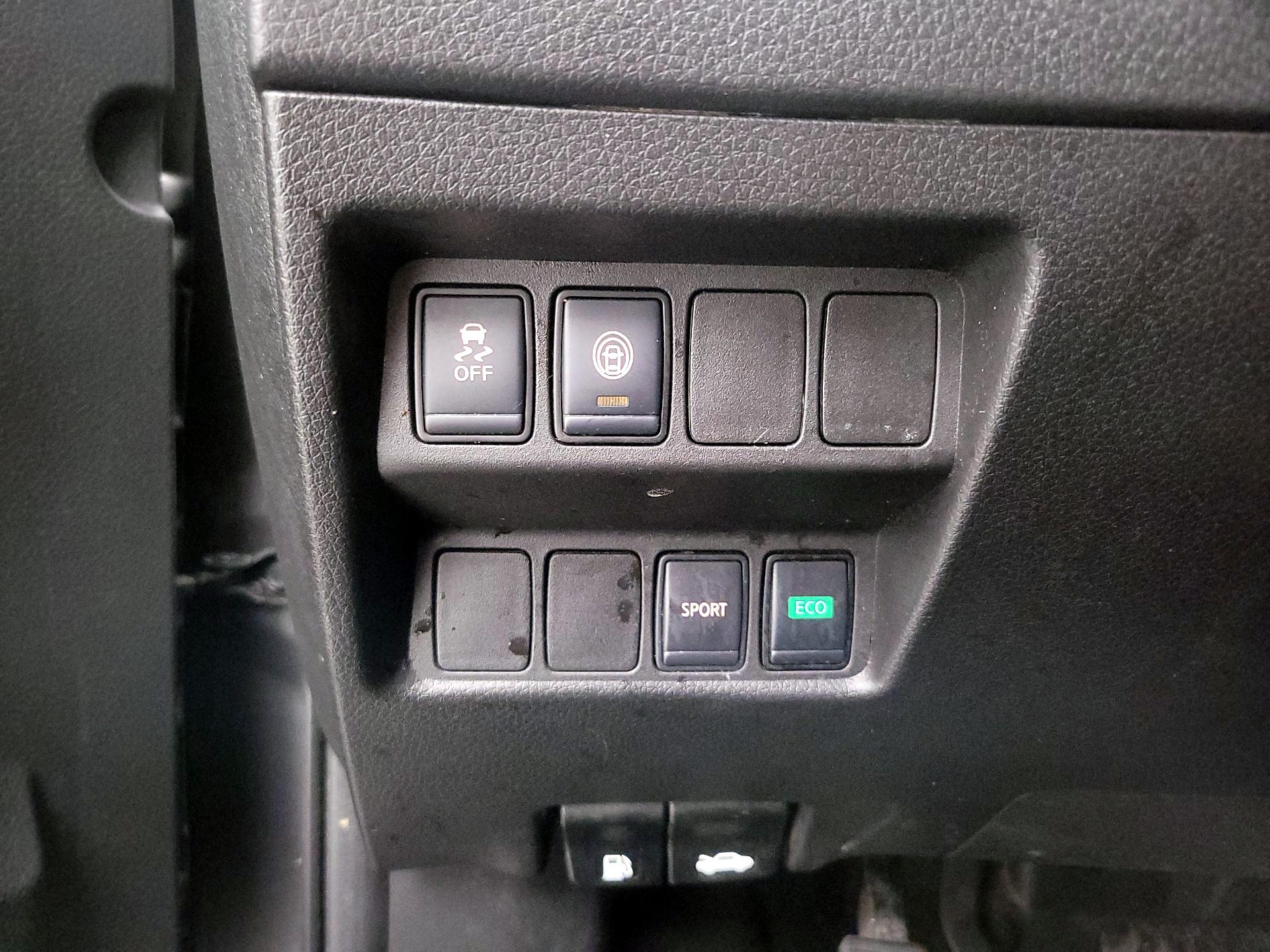 Thumbnail: 2021 Nissan Rogue Sport - 13