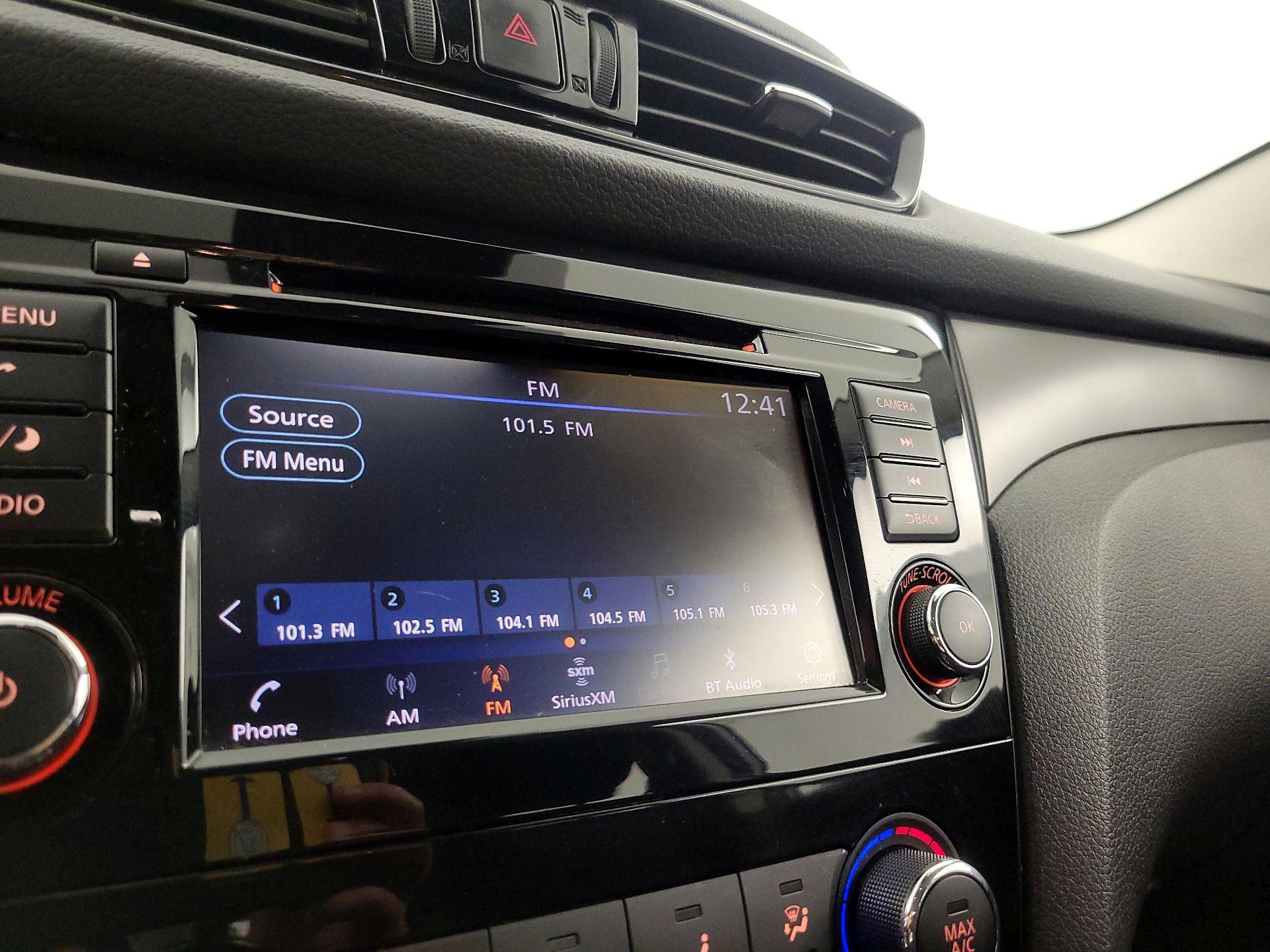 Thumbnail: 2021 Nissan Rogue Sport - 15