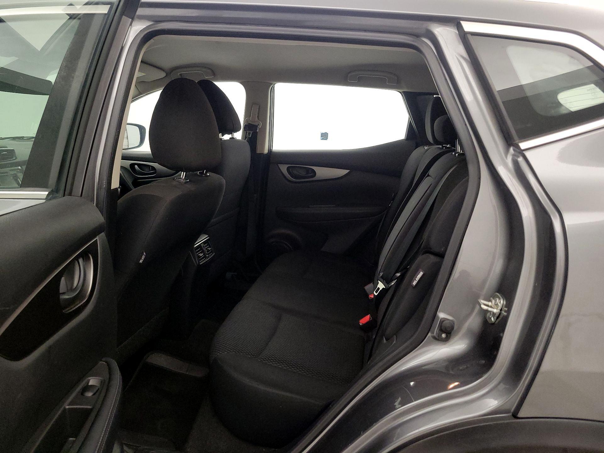 Thumbnail: 2021 Nissan Rogue Sport - 19