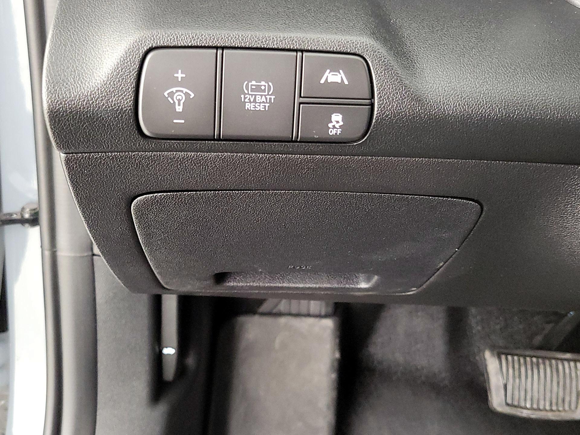 Thumbnail: 2023 Hyundai Elantra - 13