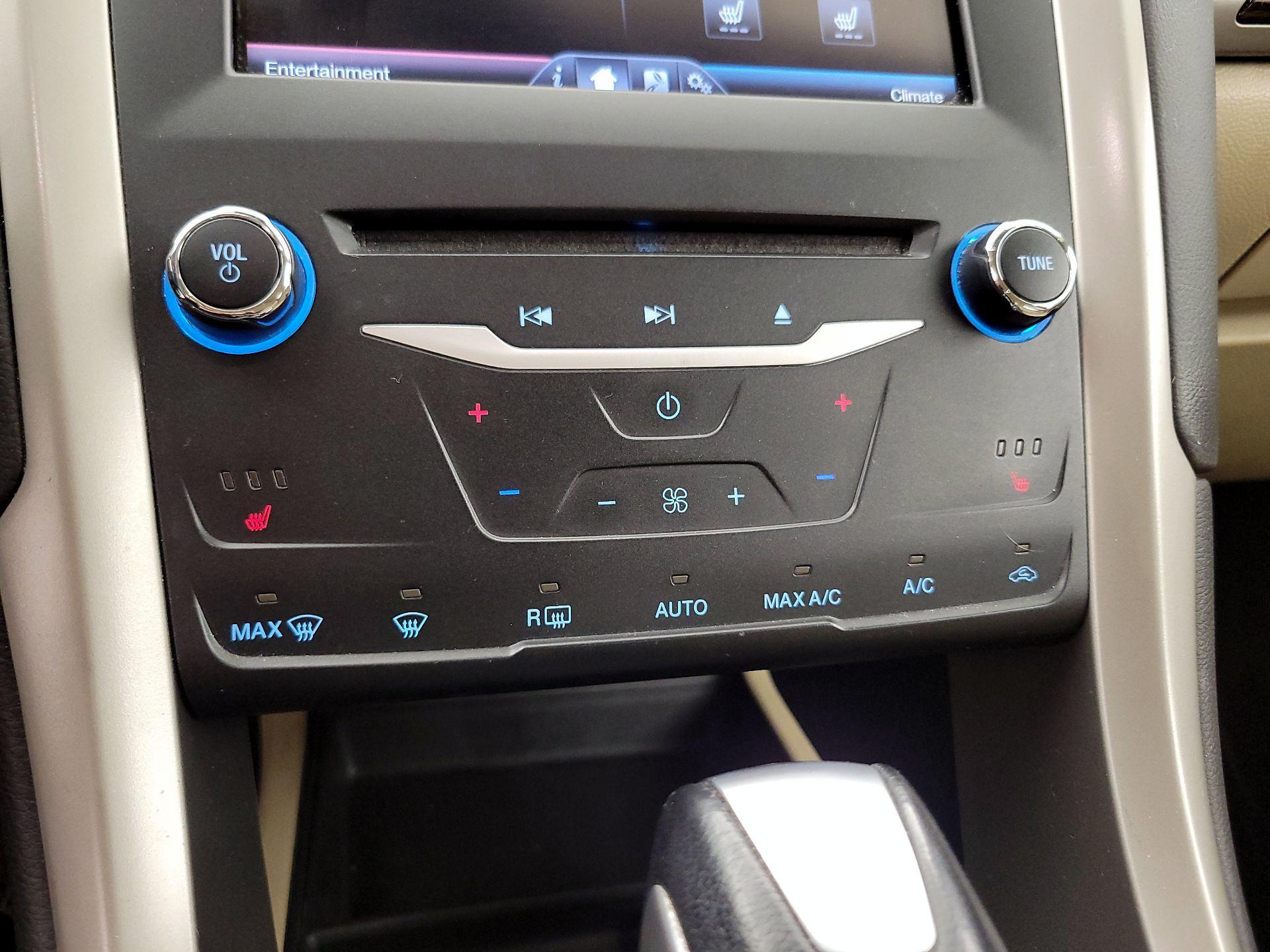 Thumbnail: 2014 Ford Fusion - 16