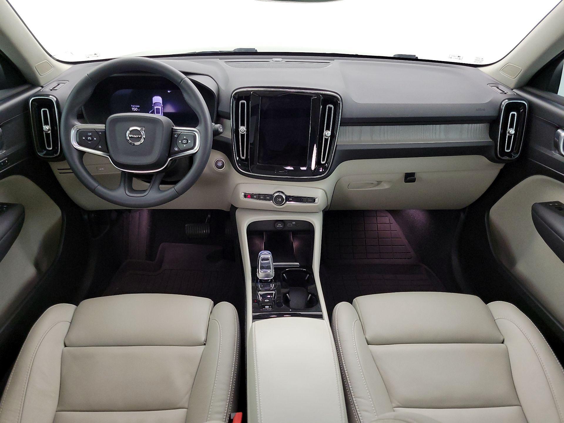 Thumbnail: 2023 Volvo XC40 - 9