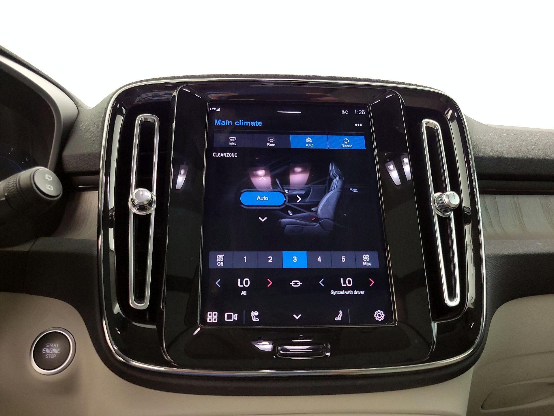Thumbnail: 2023 Volvo XC40 - 16