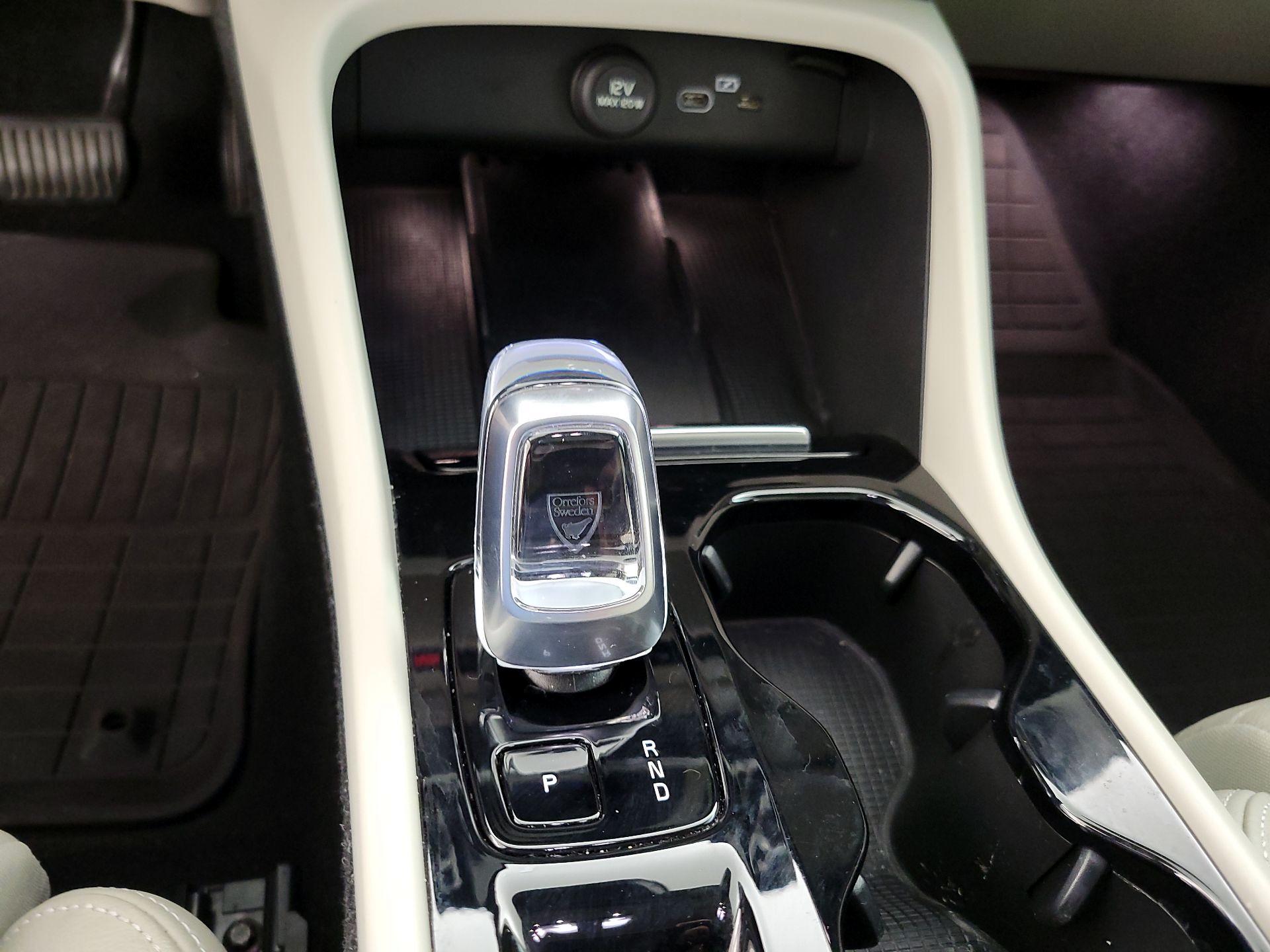Thumbnail: 2023 Volvo XC40 - 17