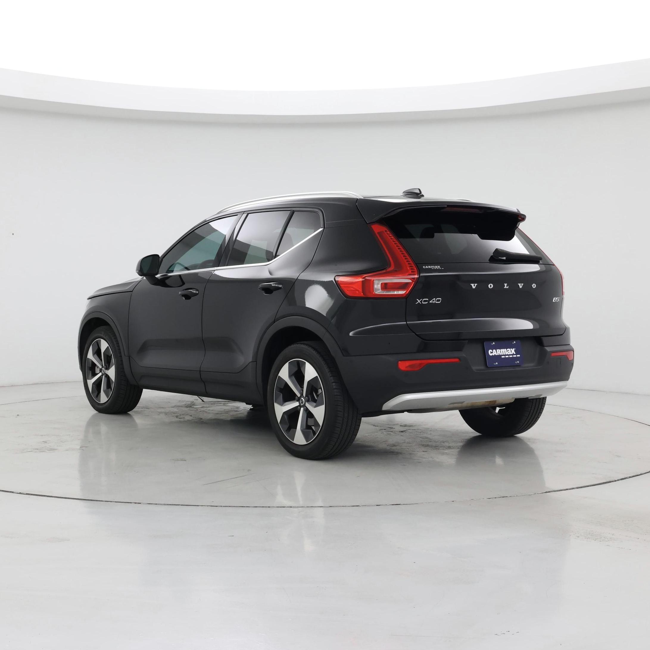 Thumbnail: 2023 Volvo XC40 - 2