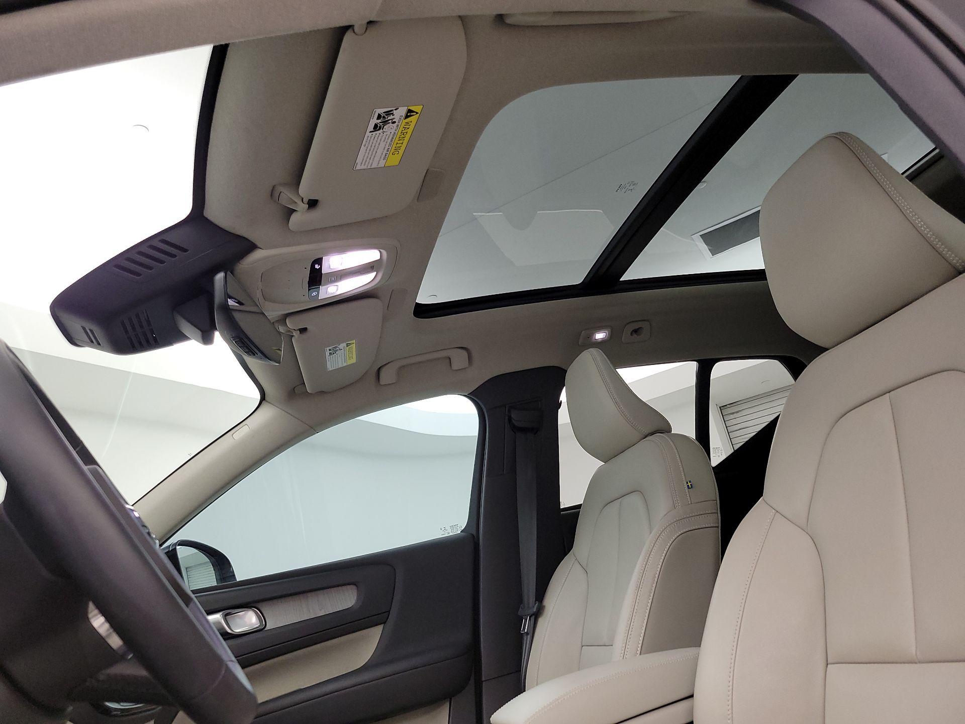 Thumbnail: 2023 Volvo XC40 - 19