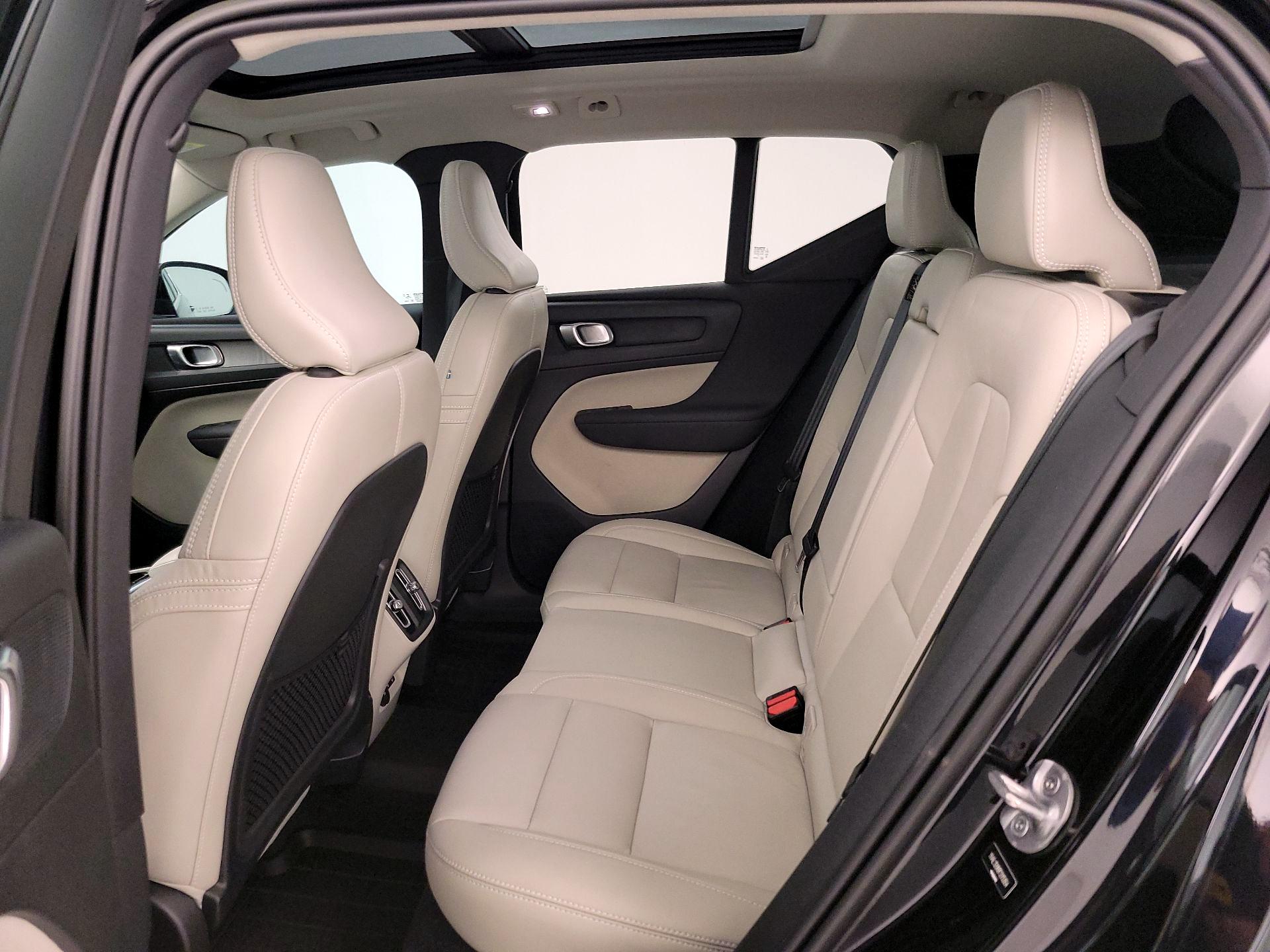 Thumbnail: 2023 Volvo XC40 - 20