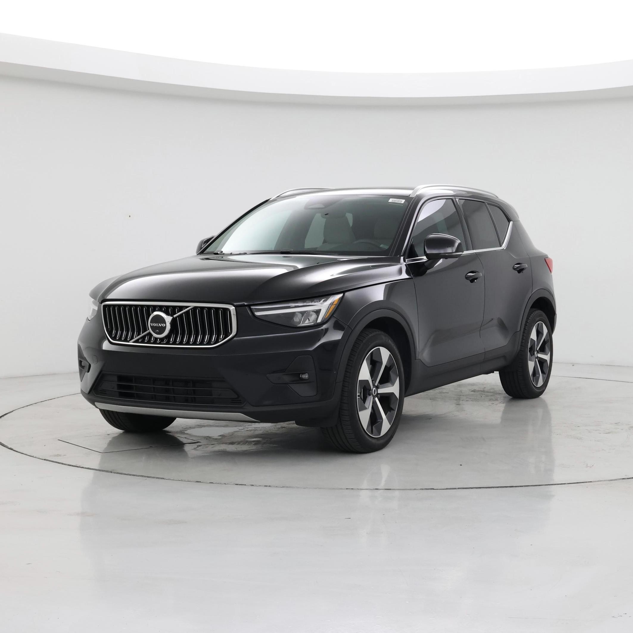 Thumbnail: 2023 Volvo XC40 - 4
