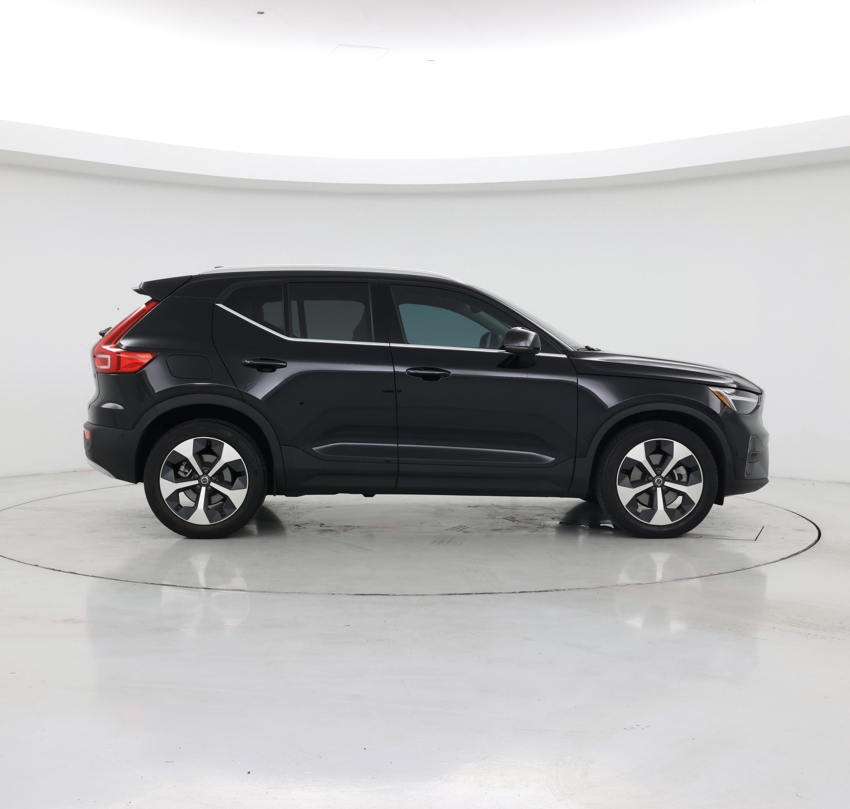Thumbnail: 2023 Volvo XC40 - 7