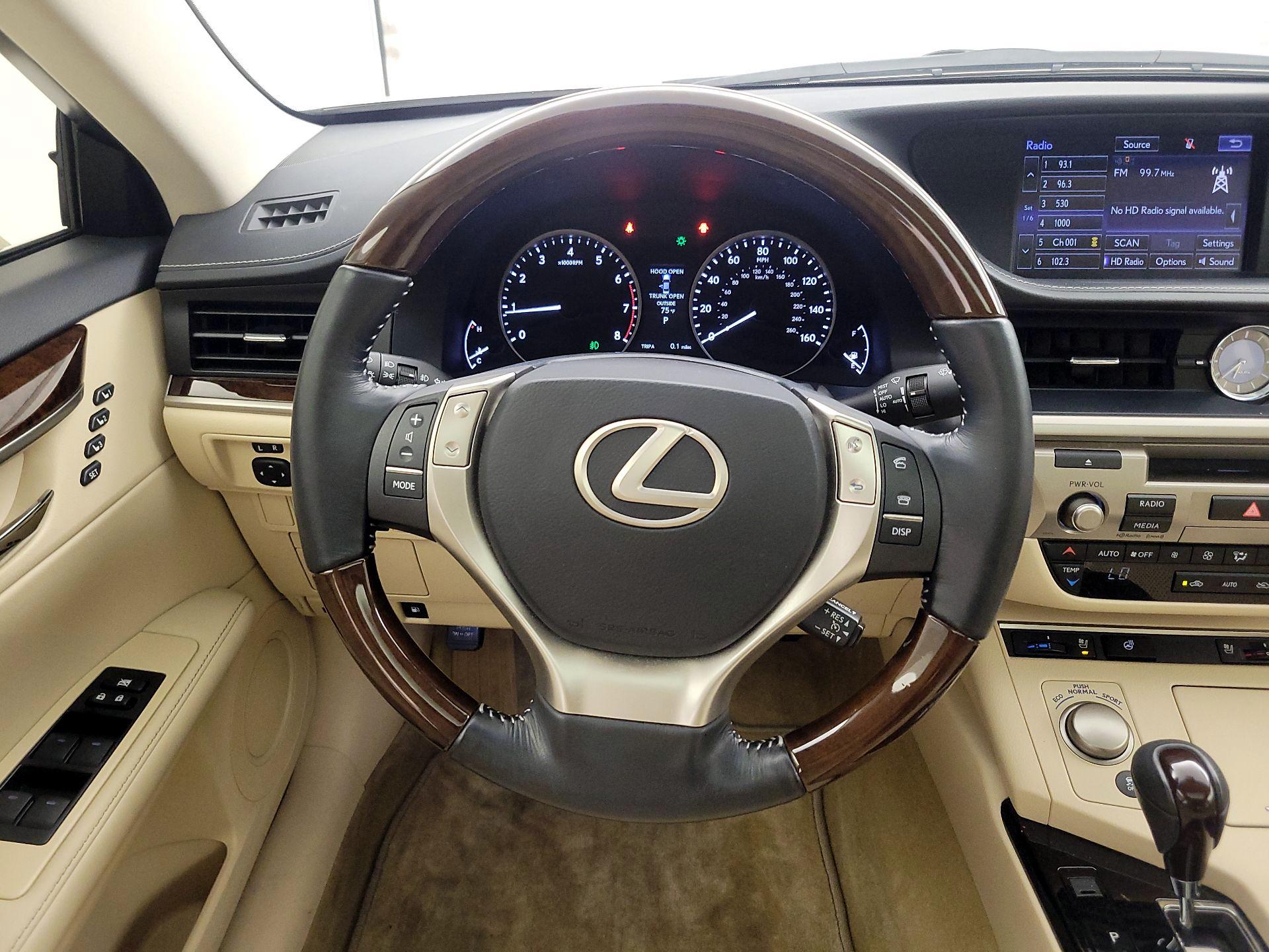 Thumbnail: 2015 Lexus ES - 10