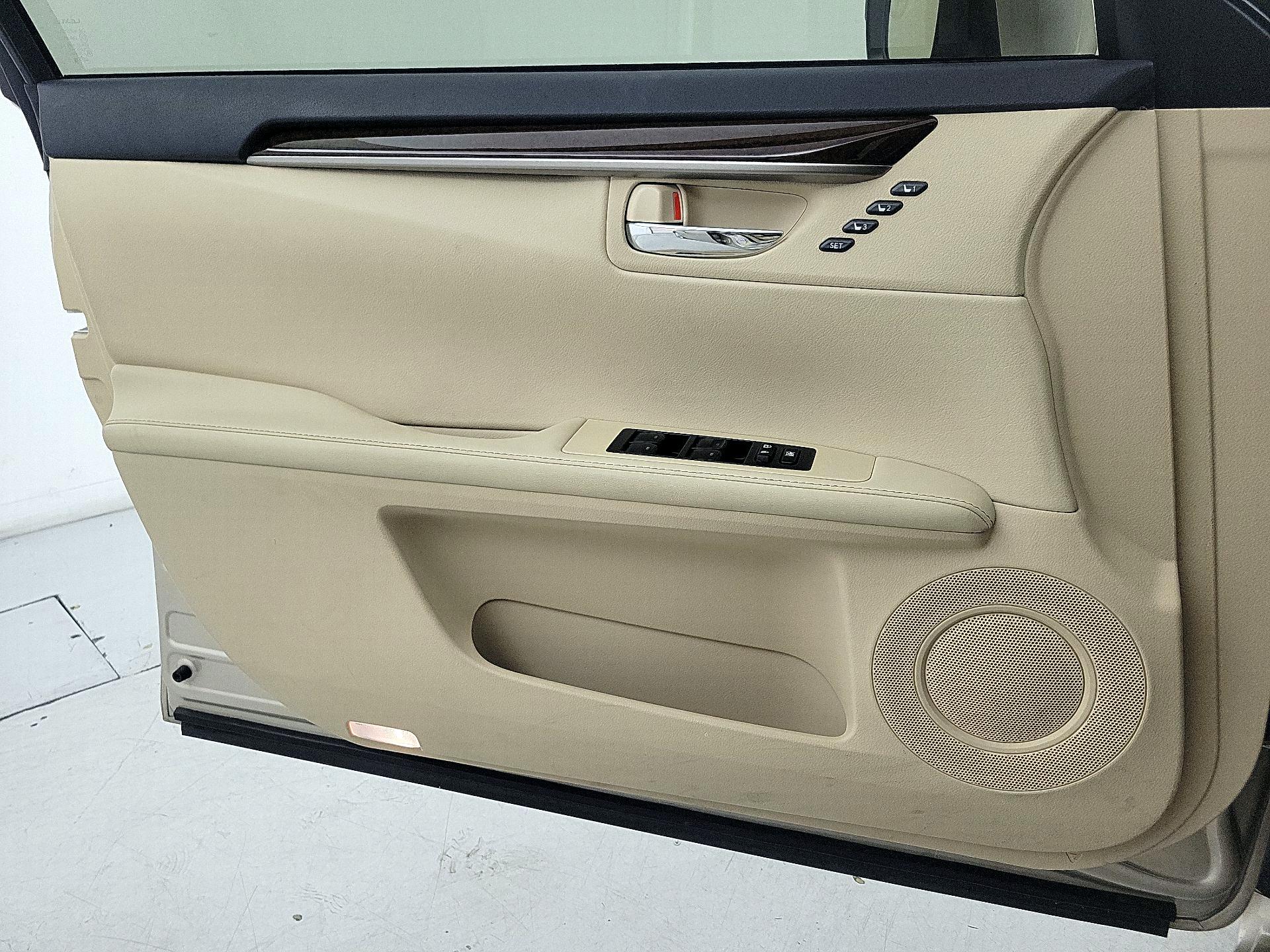 Thumbnail: 2015 Lexus ES - 12