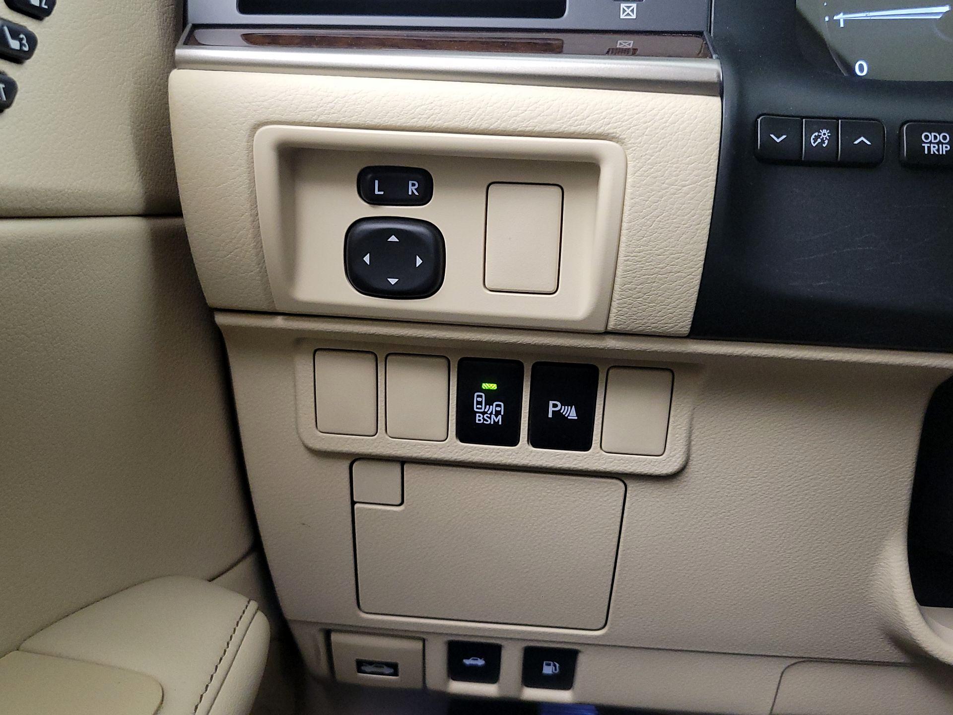 Thumbnail: 2015 Lexus ES - 13
