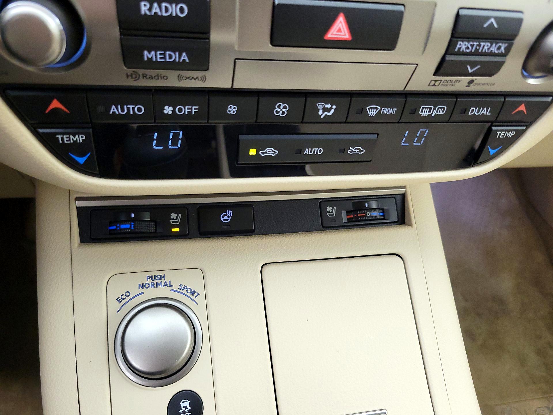 Thumbnail: 2015 Lexus ES - 16
