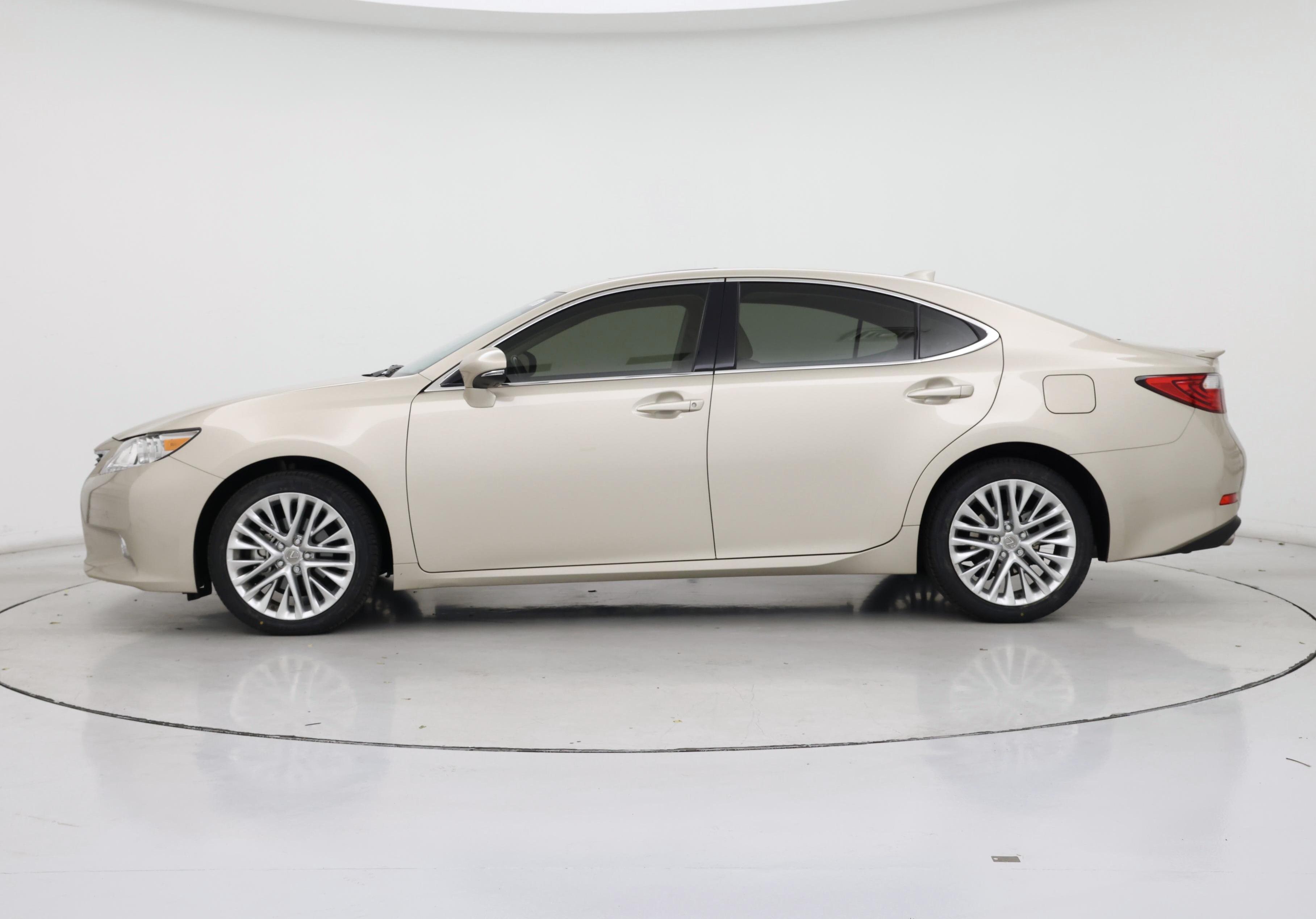 Thumbnail: 2015 Lexus ES - 3