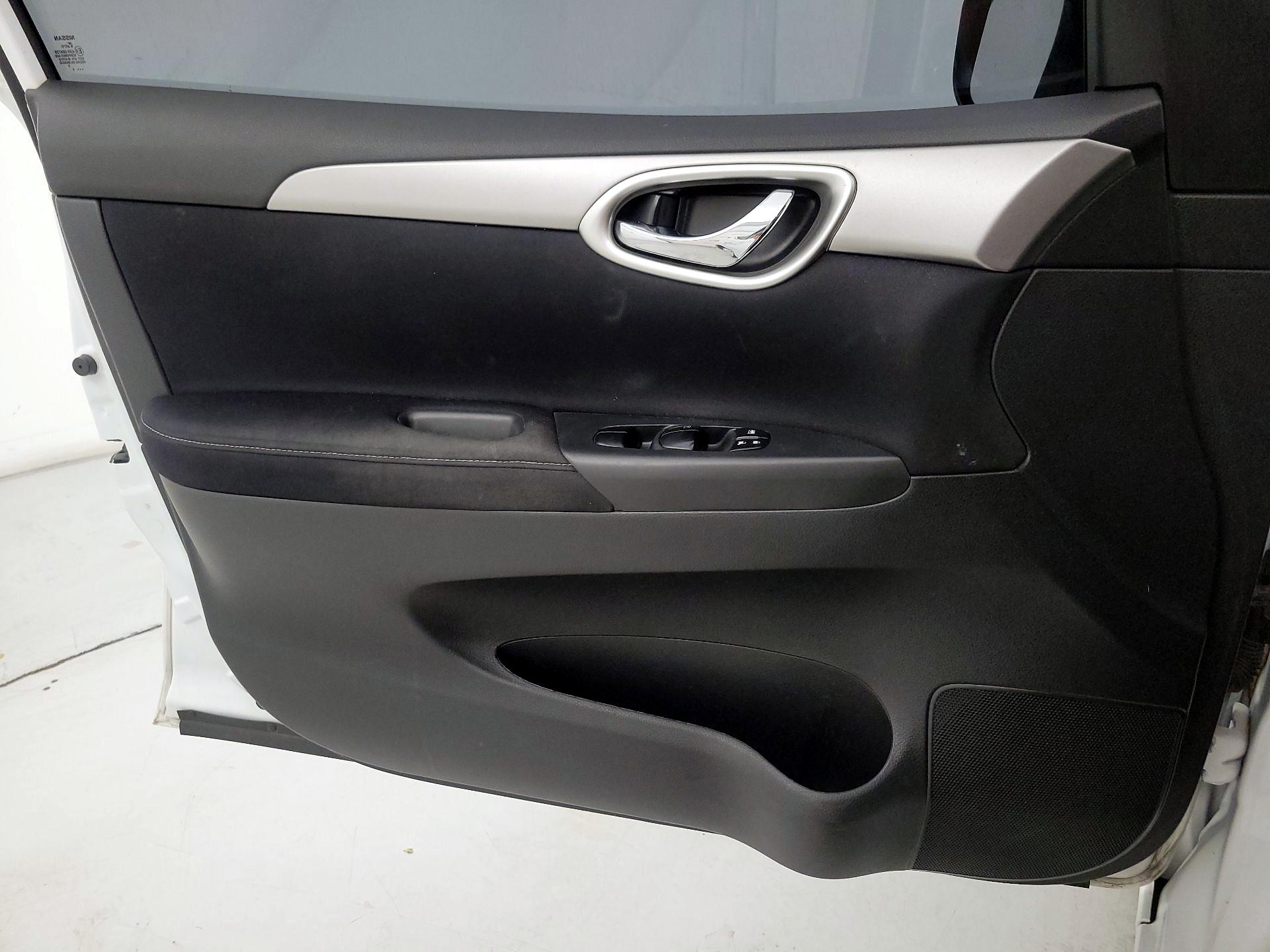 Thumbnail: 2014 Nissan Sentra - 12