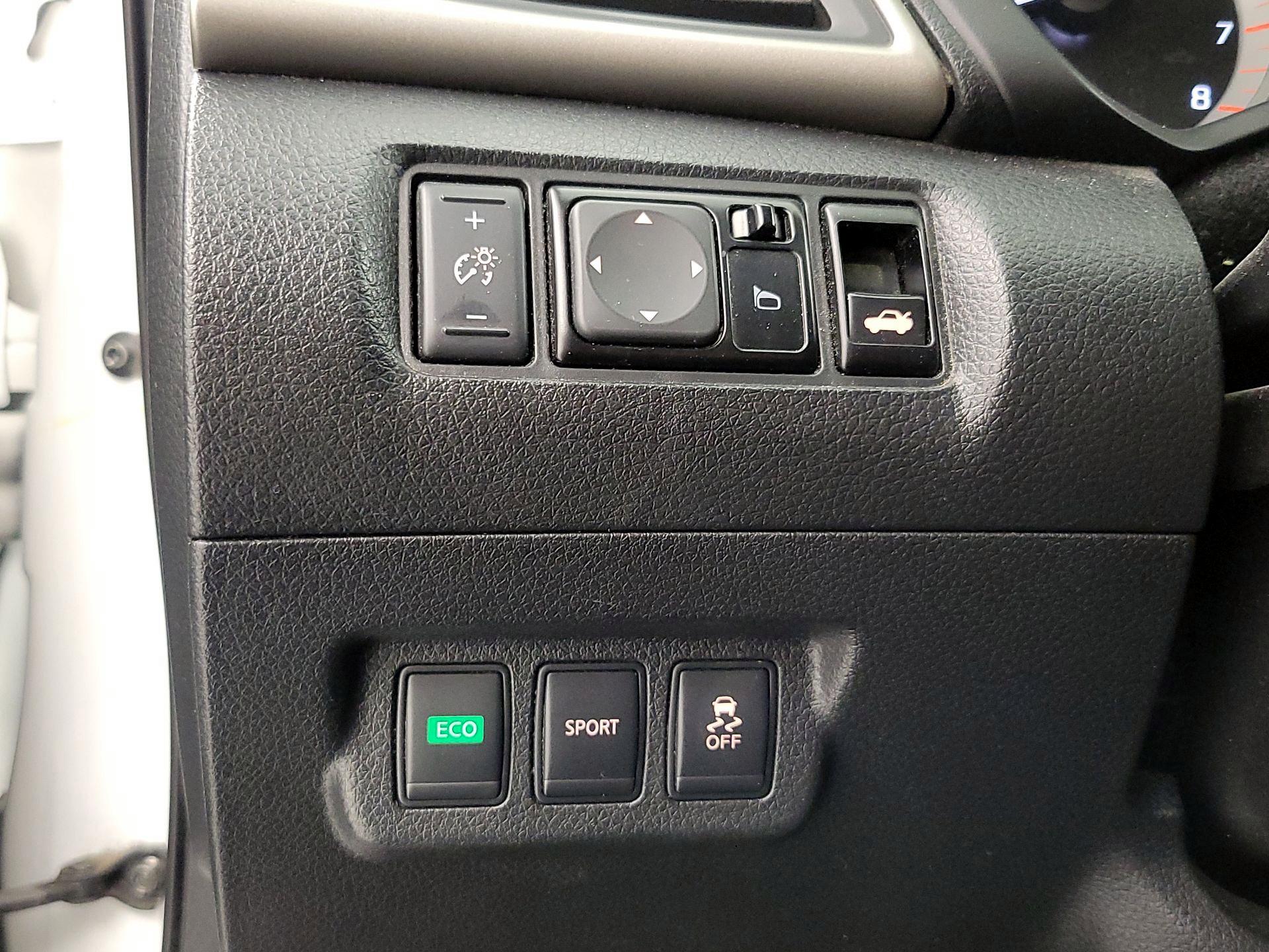 Thumbnail: 2014 Nissan Sentra - 13