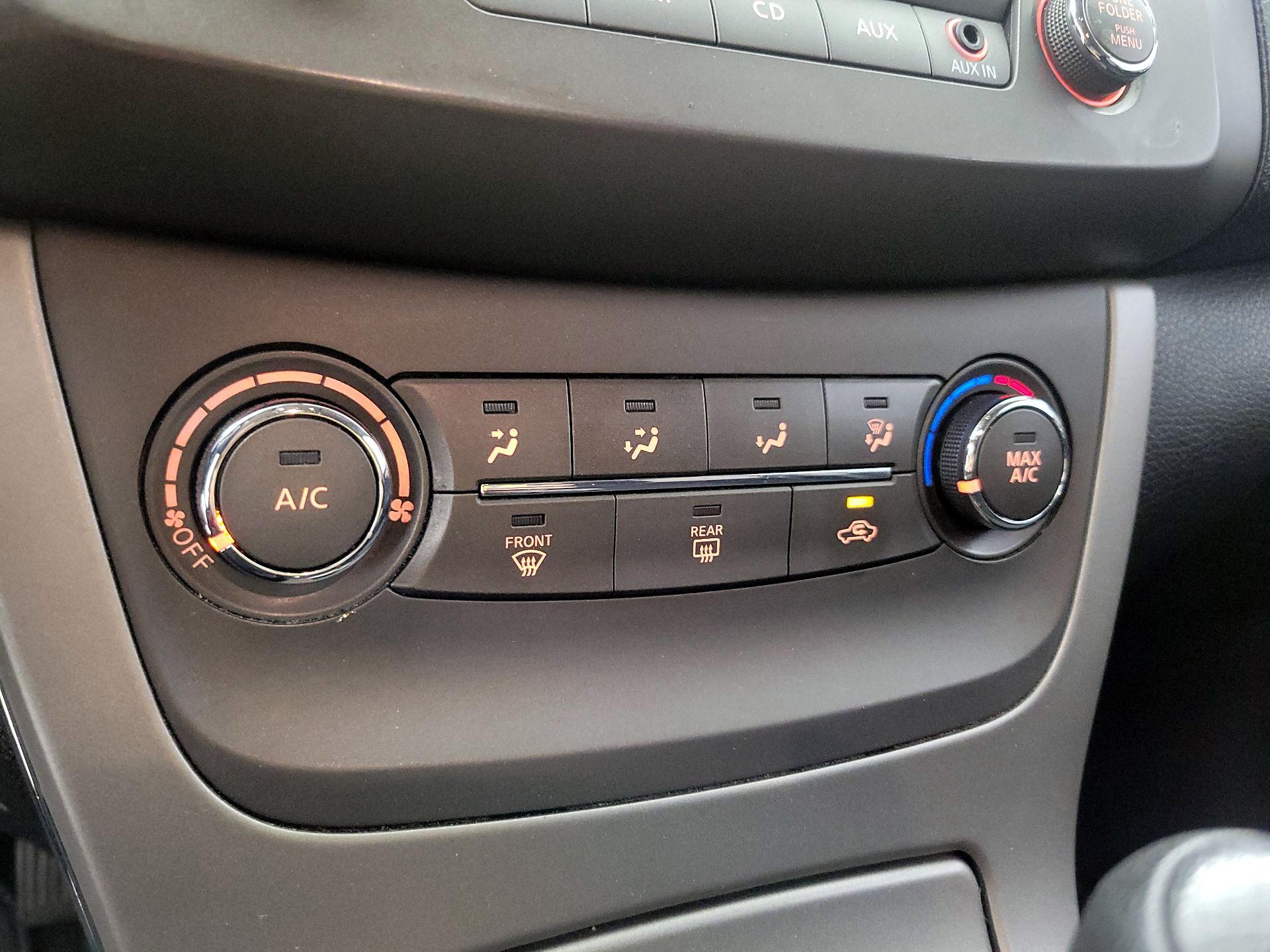 Thumbnail: 2014 Nissan Sentra - 15