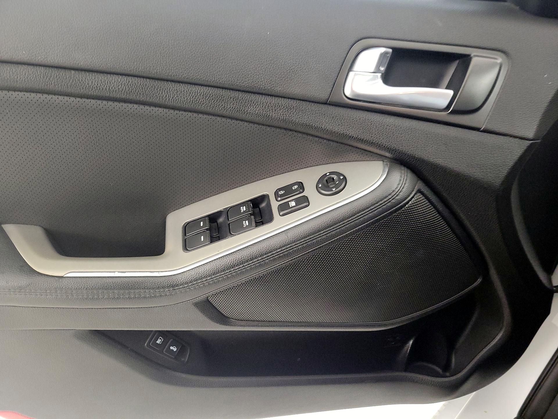 Thumbnail: 2015 Kia Optima - 12