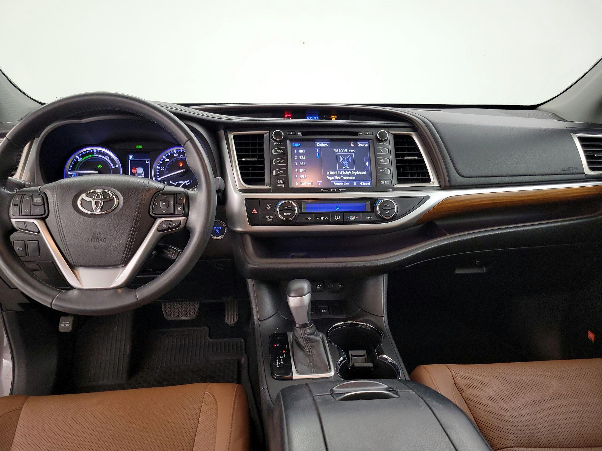 Thumbnail: 2017 Toyota Highlander - 9