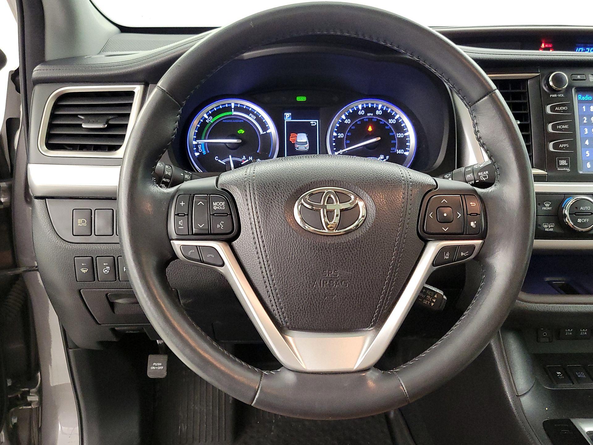 Thumbnail: 2017 Toyota Highlander - 10