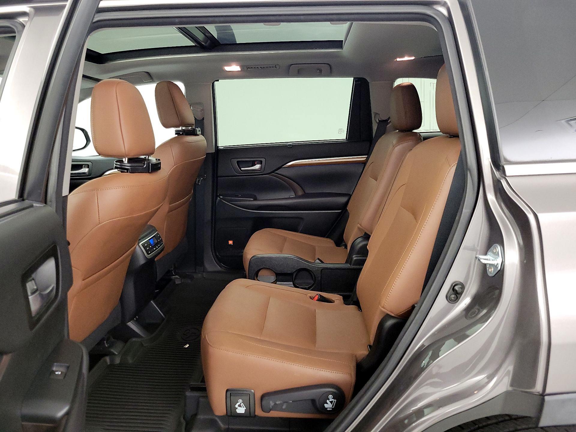 Thumbnail: 2017 Toyota Highlander - 20
